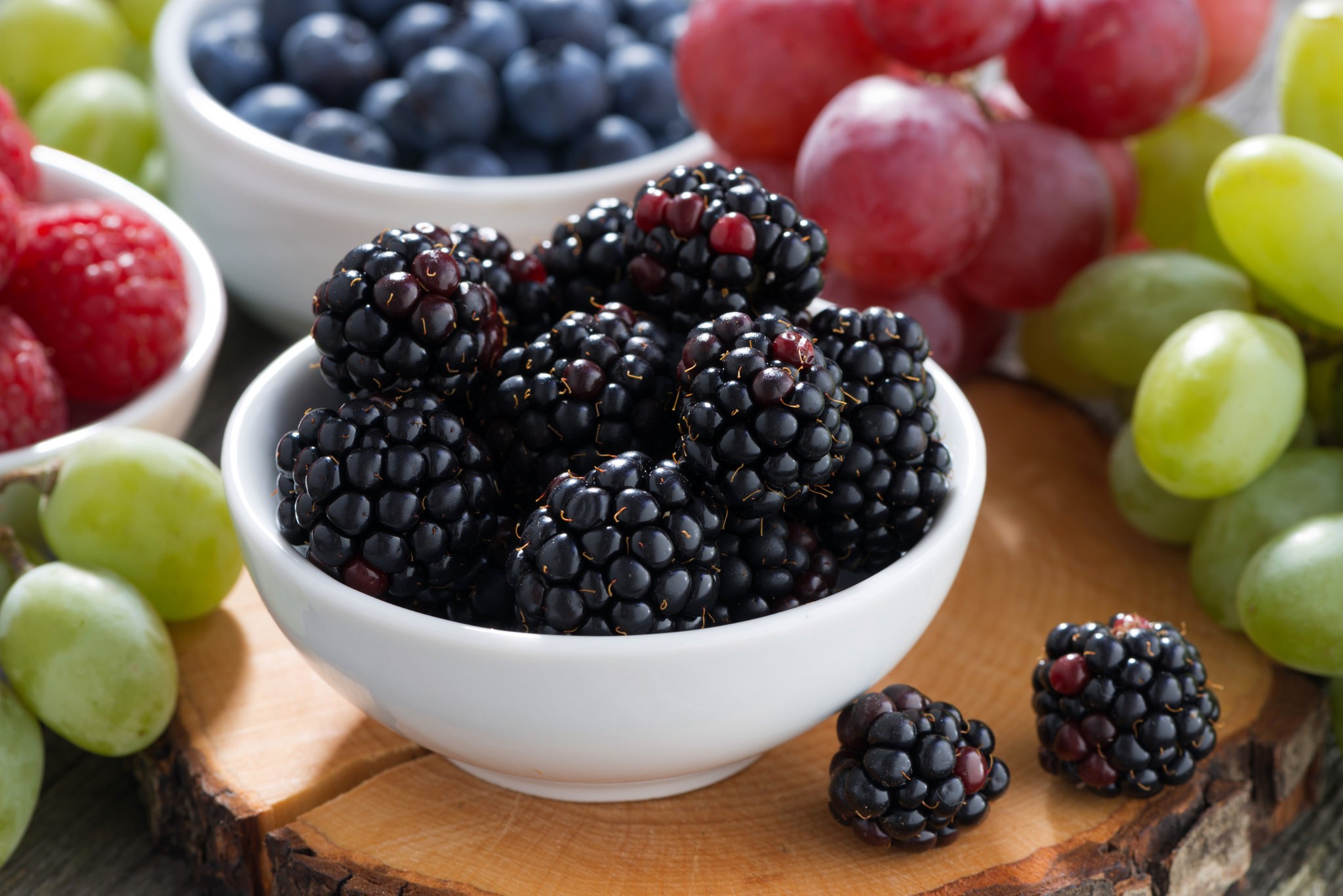 Blackberries in a bowl with grapes and blueberries HD Wallpaper