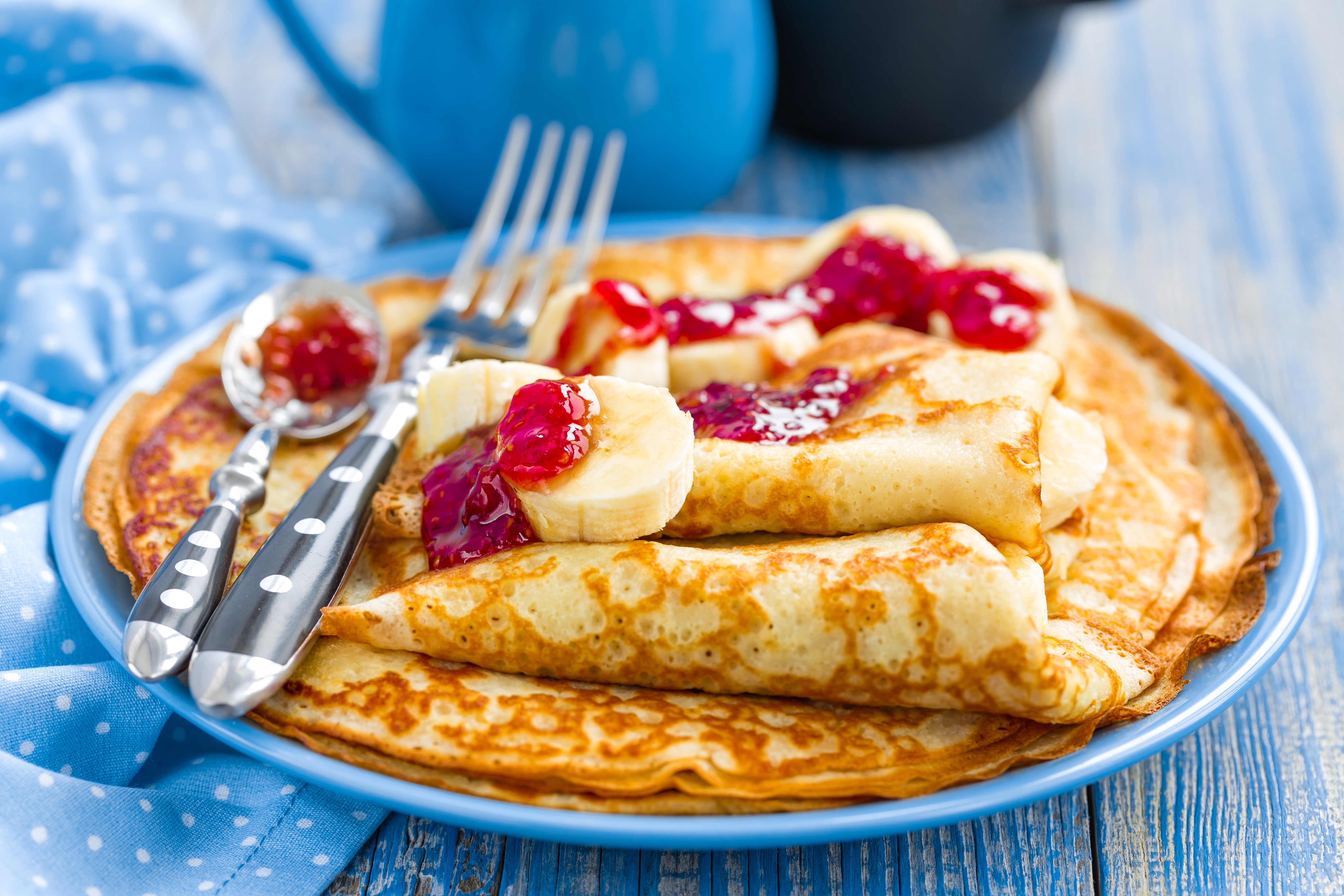 Pancakes with jam and banana on a plate HD Wallpaper