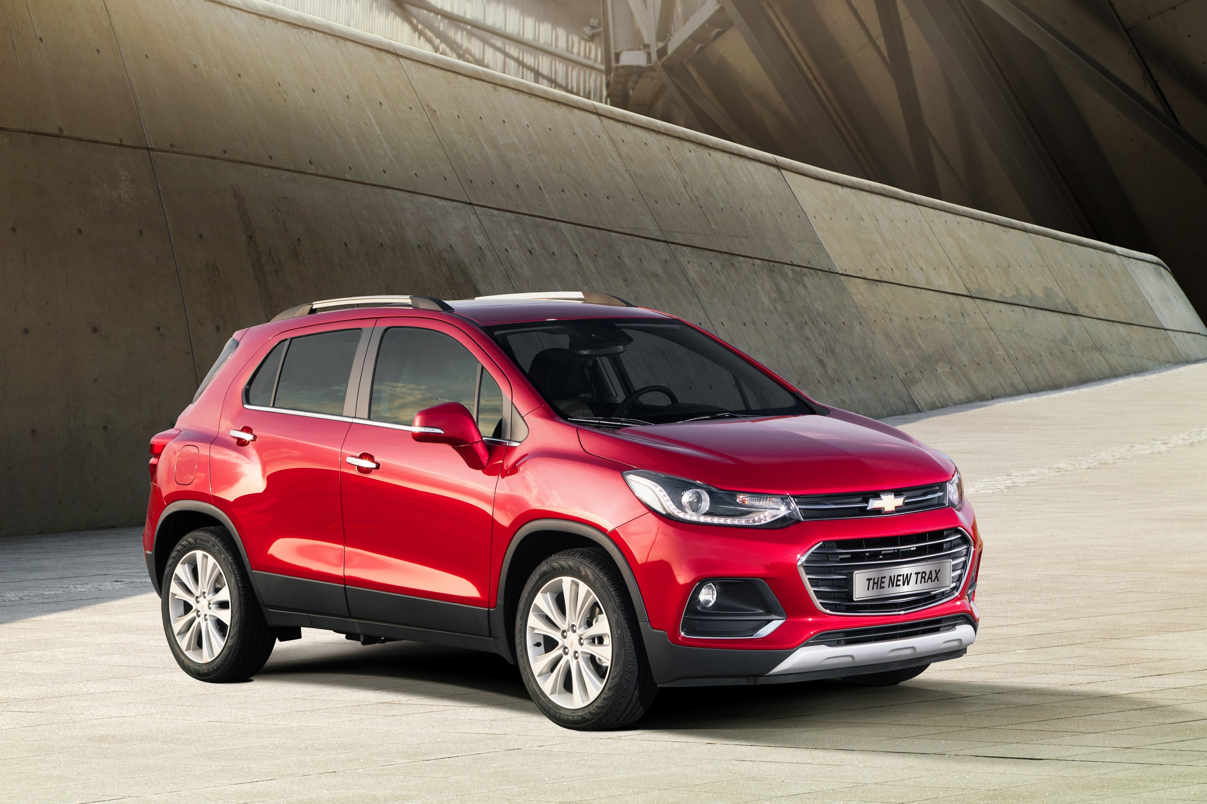 Red Chevrolet Trax 2016-17 HD Wallpaper