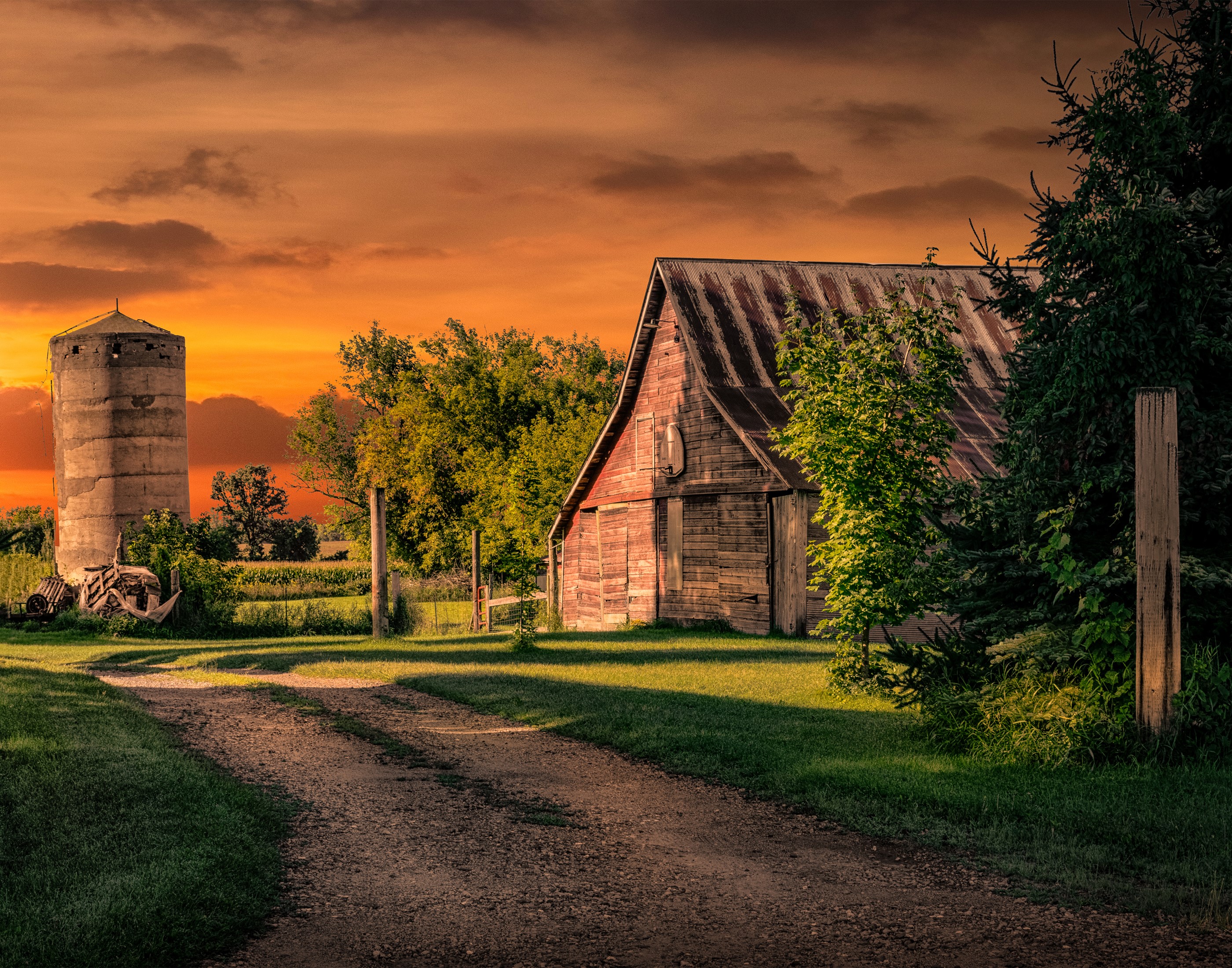 Barn and Silo at Sunset in Harris, Minnesota HD Wallpaper