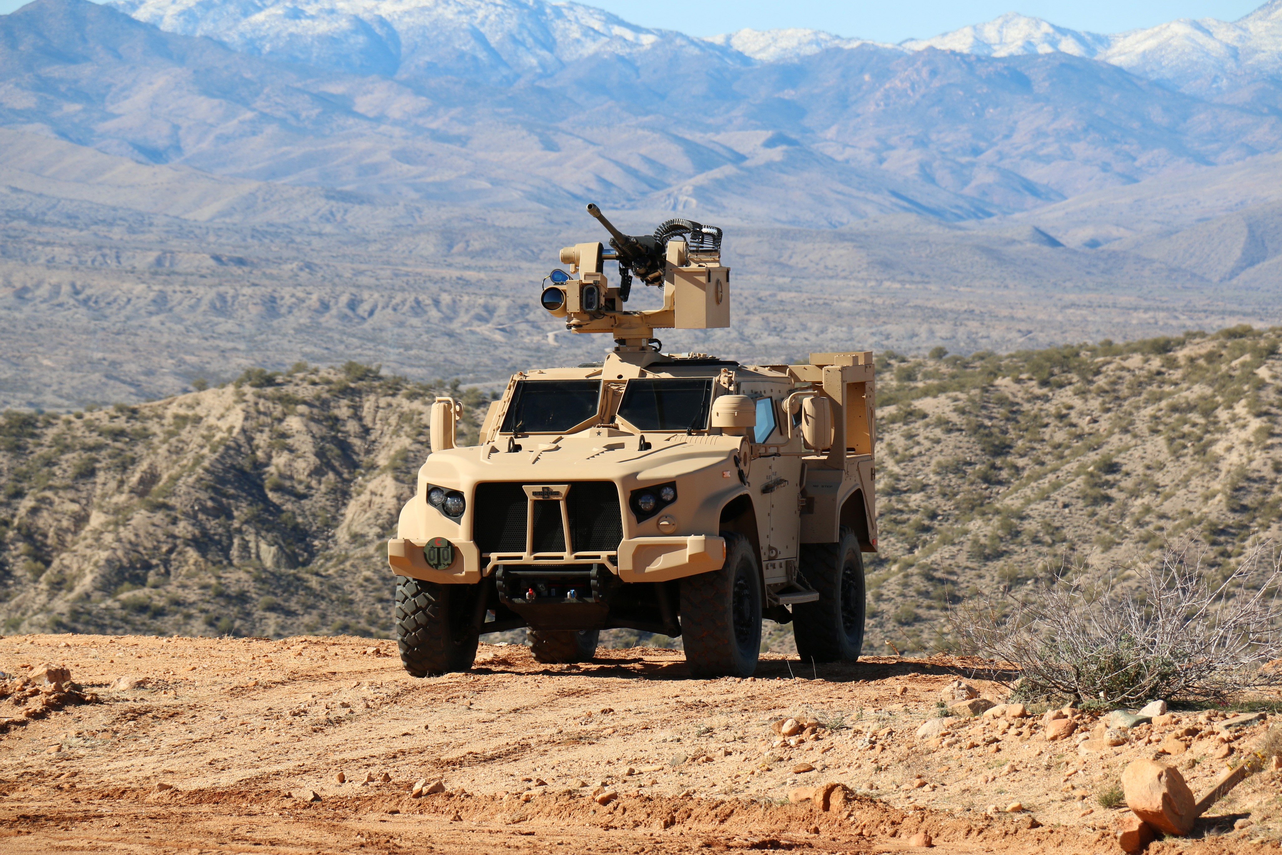 4K Oshkosh L-ATV military vehicle with machine gun HD Wallpaper