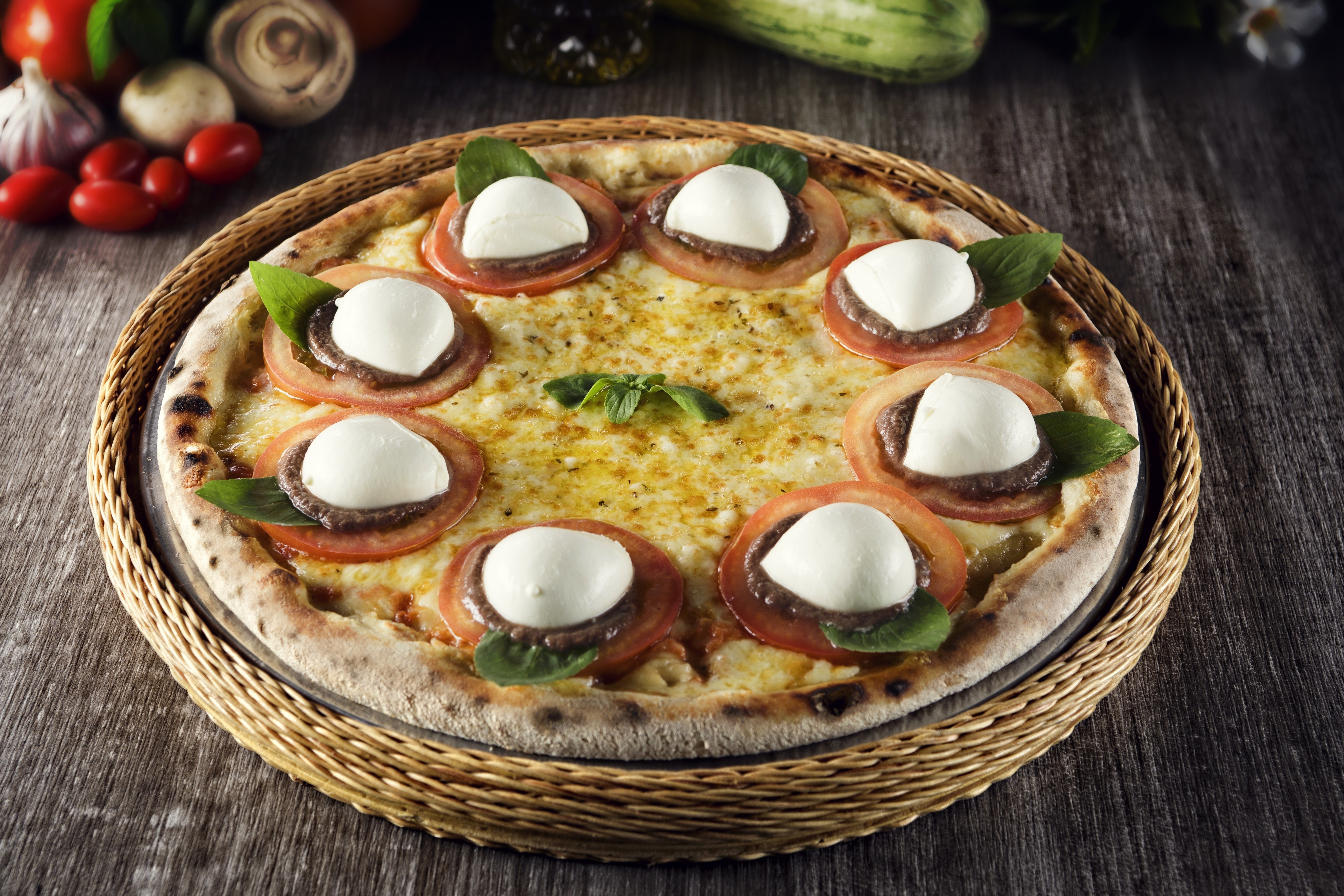 Pizza with tomatoes and mozzarella HD Wallpaper