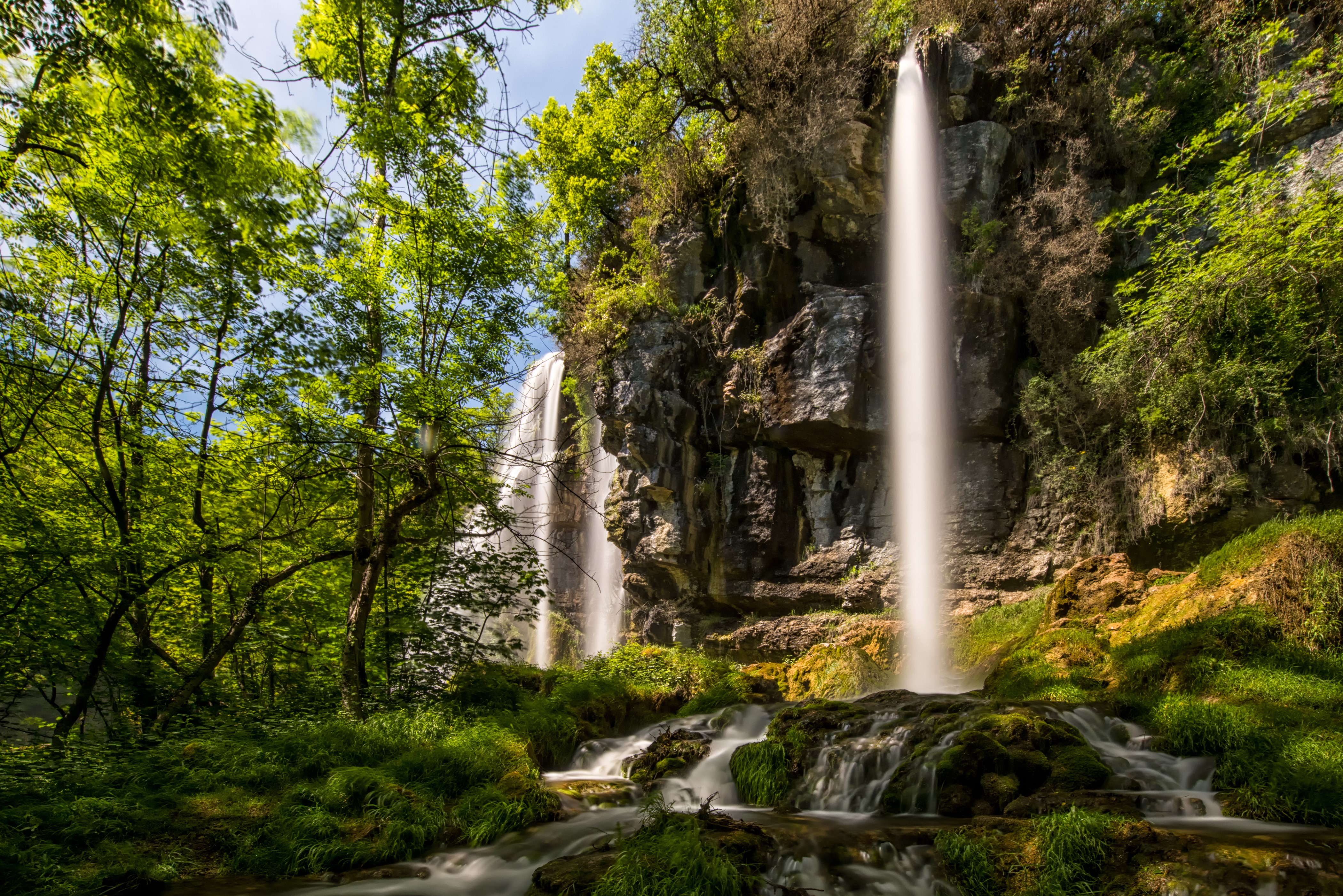 4K Brochaux Waterfall in France HD Wallpaper