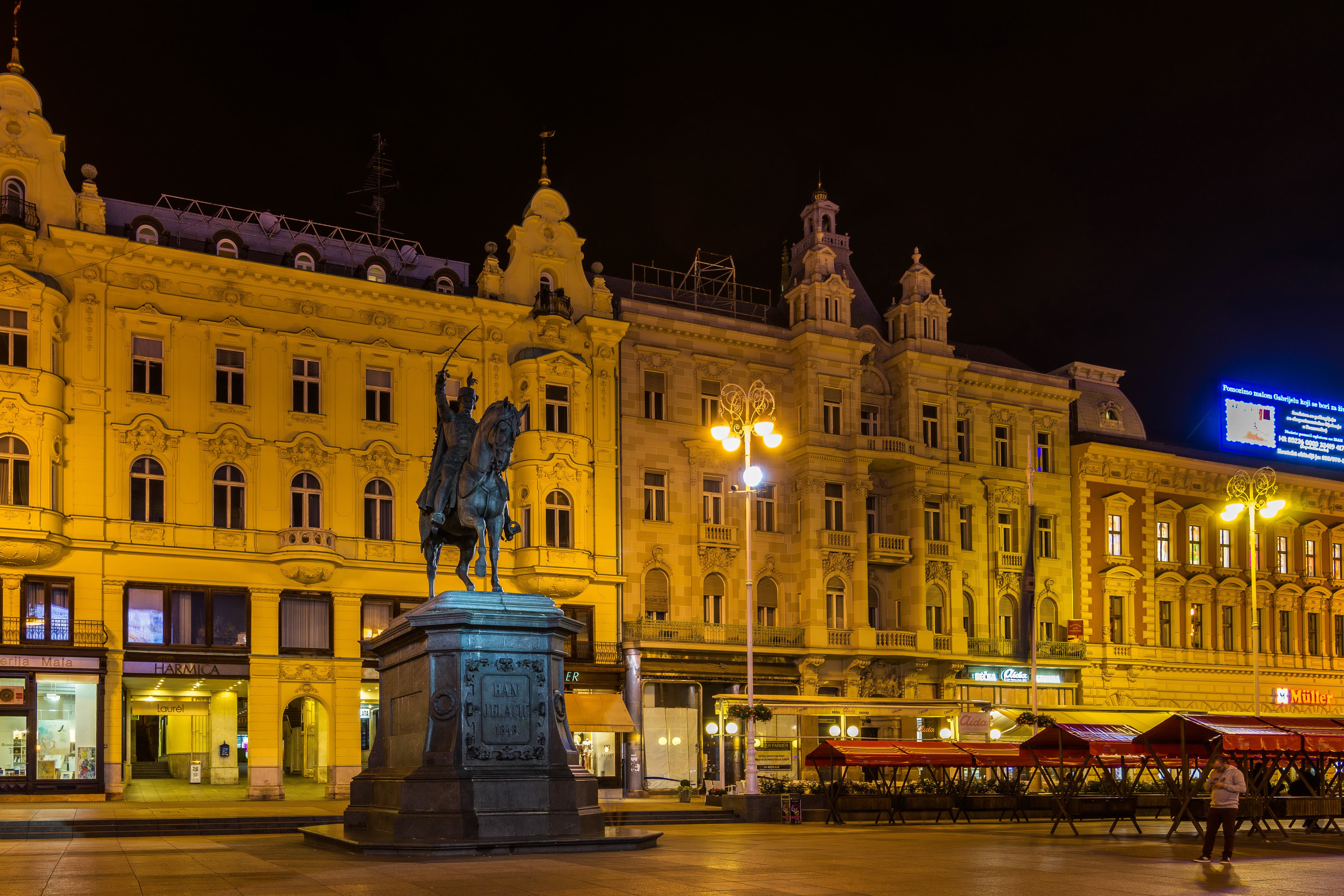 4K Night View of City of Zagreb Monument HD Wallpaper