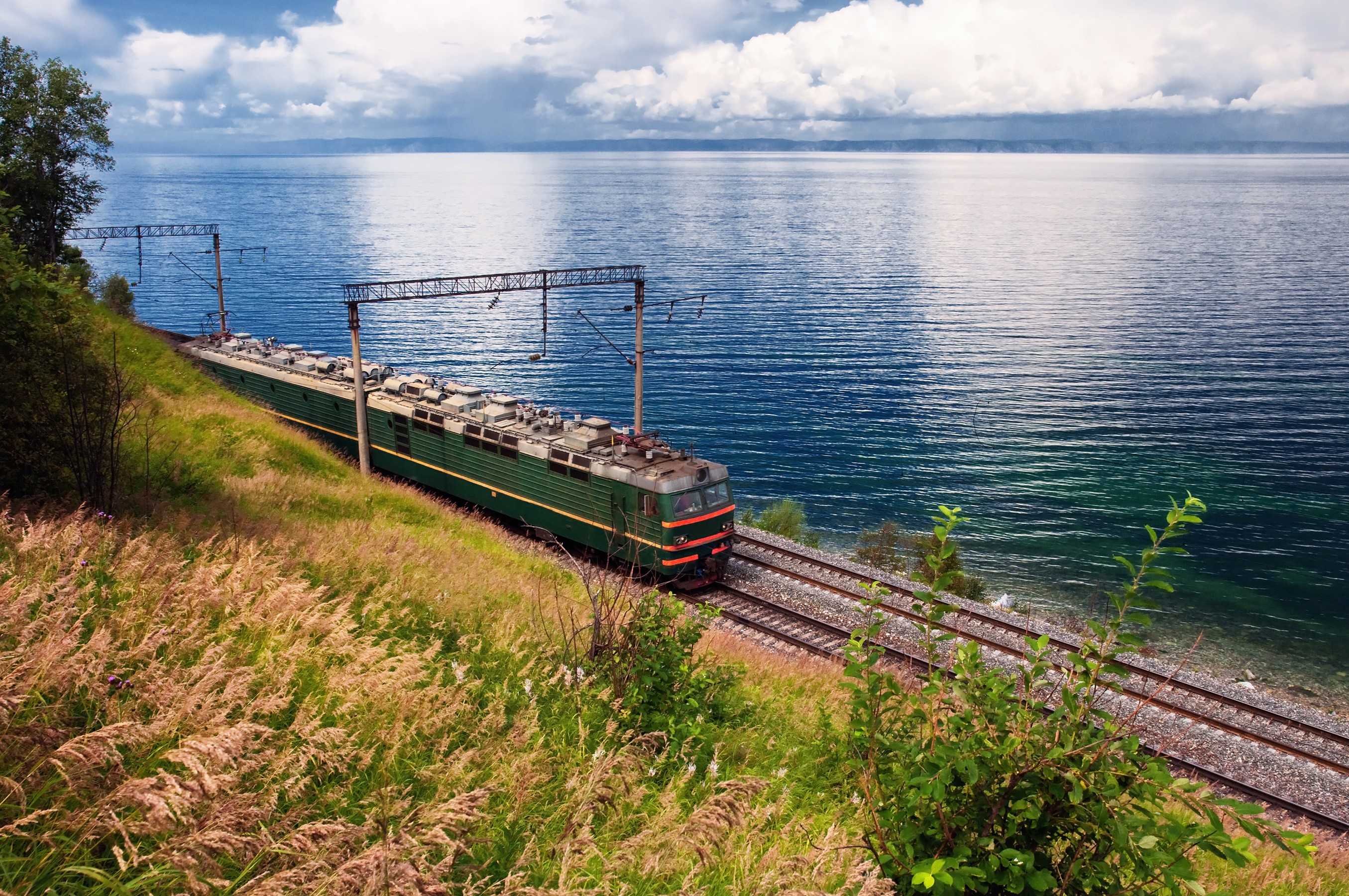Train traveling along Lake Baikal in Russia HD Wallpaper