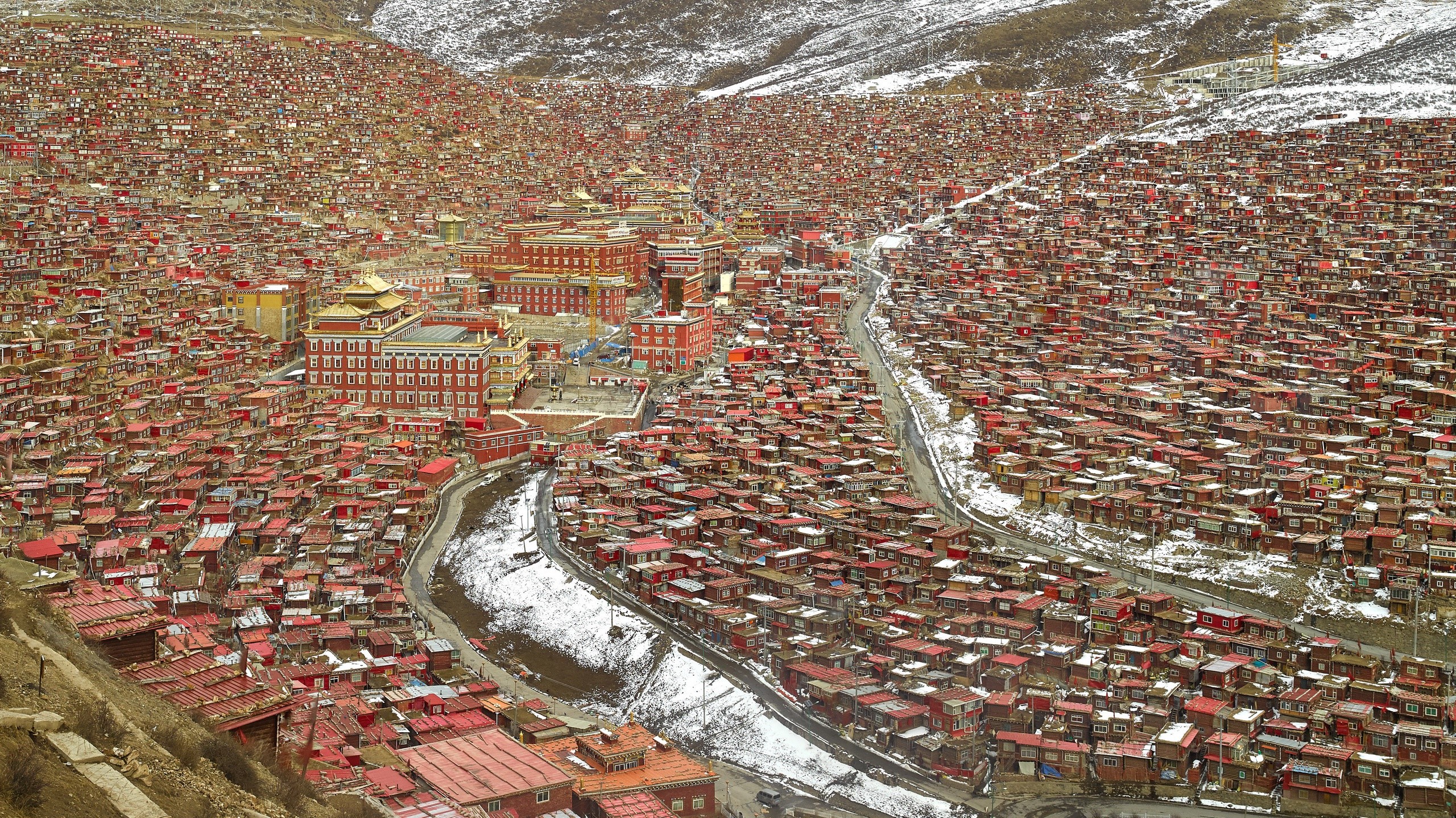 Larung Gar Buddhist Academy, Sichuan, China HD Wallpaper