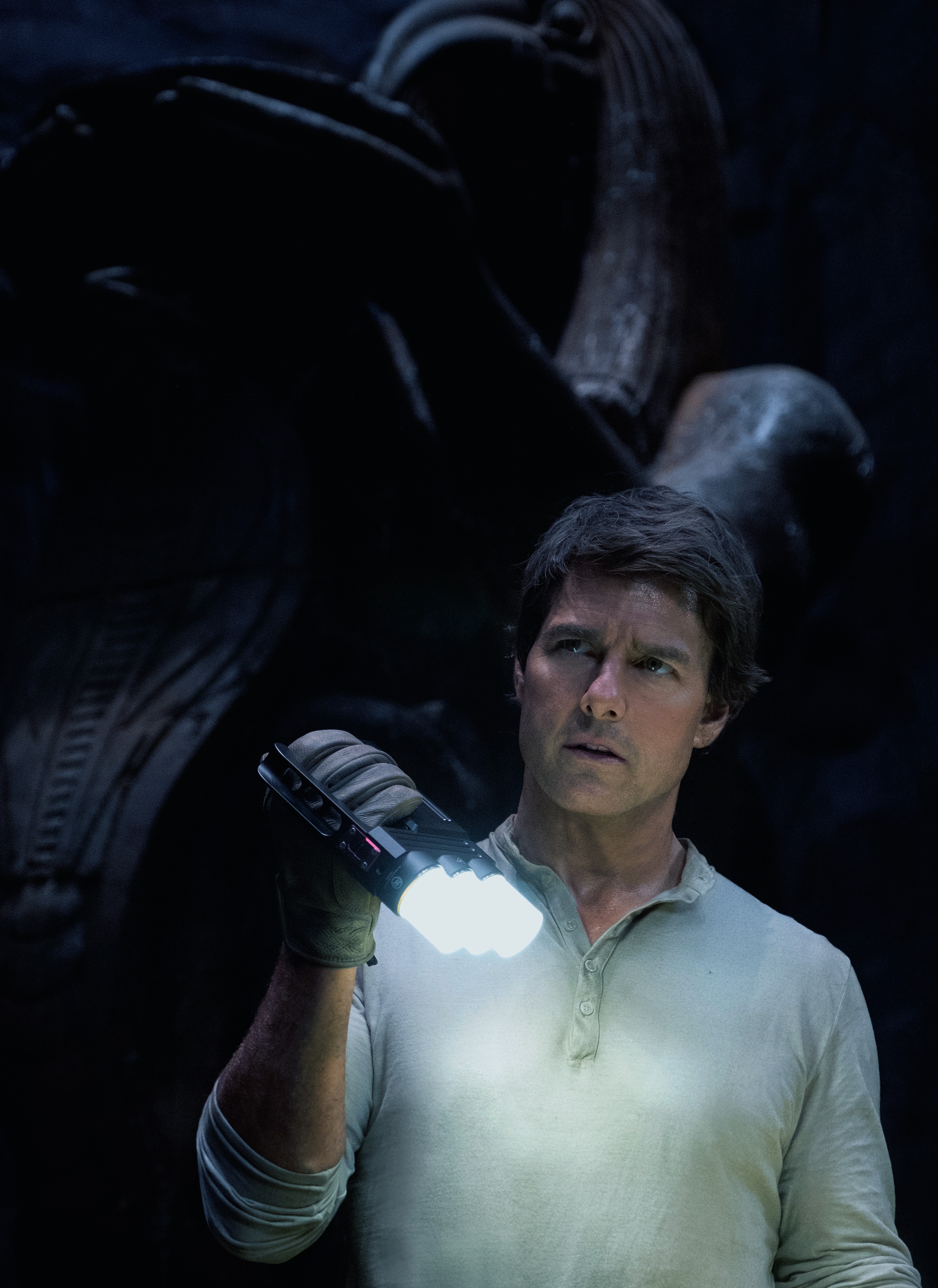 Tom Cruise in The Mummy (2017) HD Phone Wallpaper