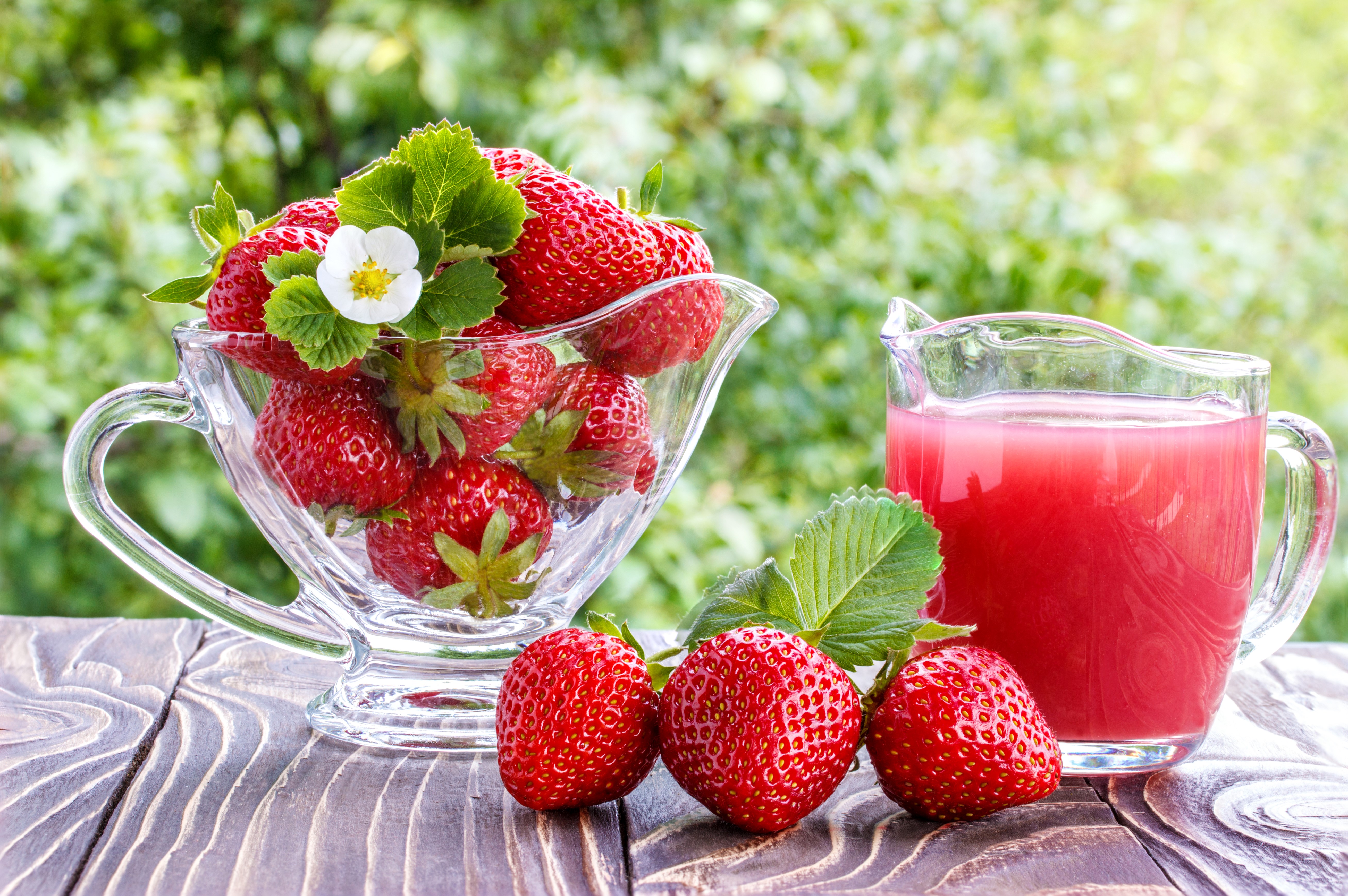 Strawberries and Juice on Wood Planks HD Wallpaper