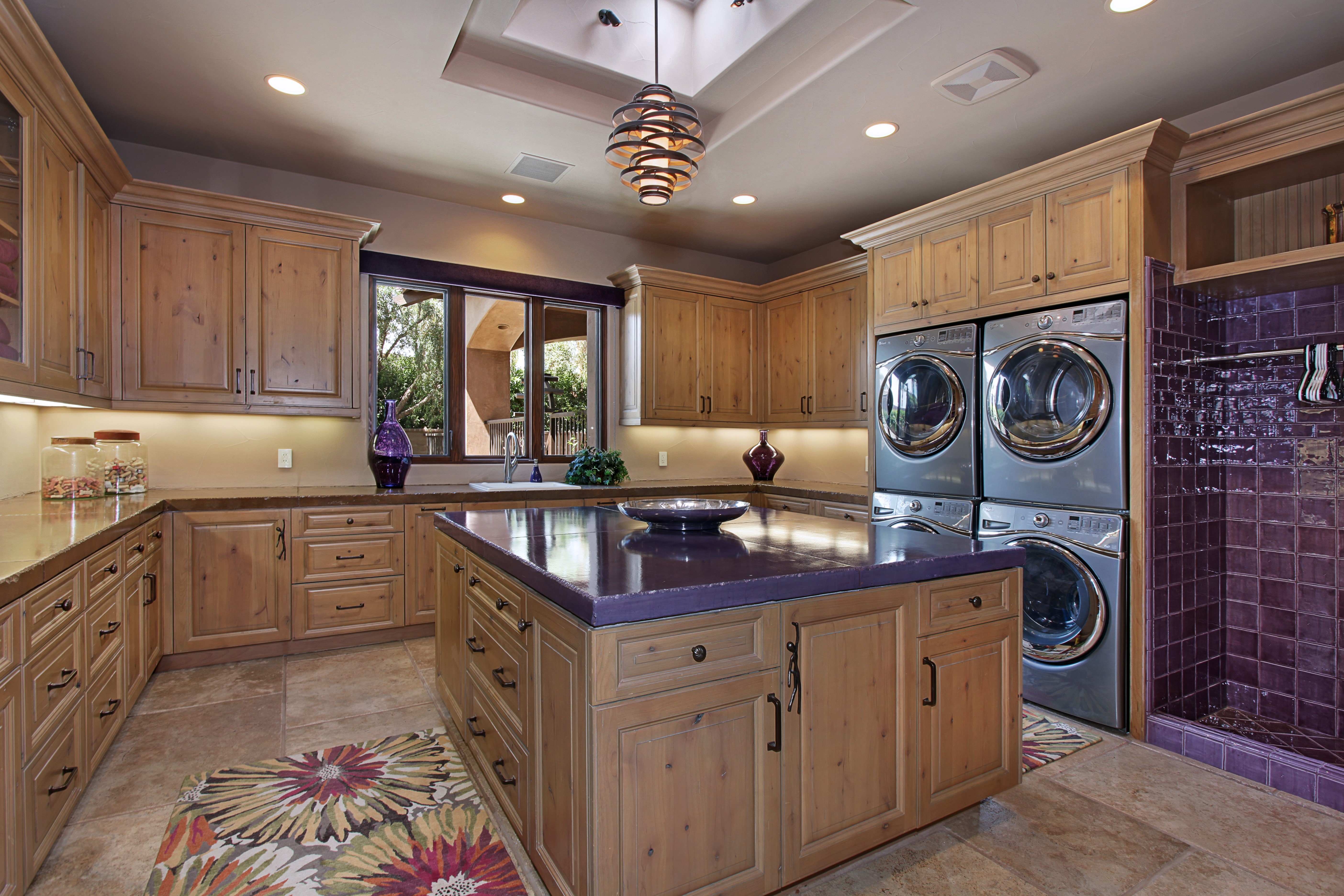 Kitchen with Laundry Appliances and Island HD Wallpaper