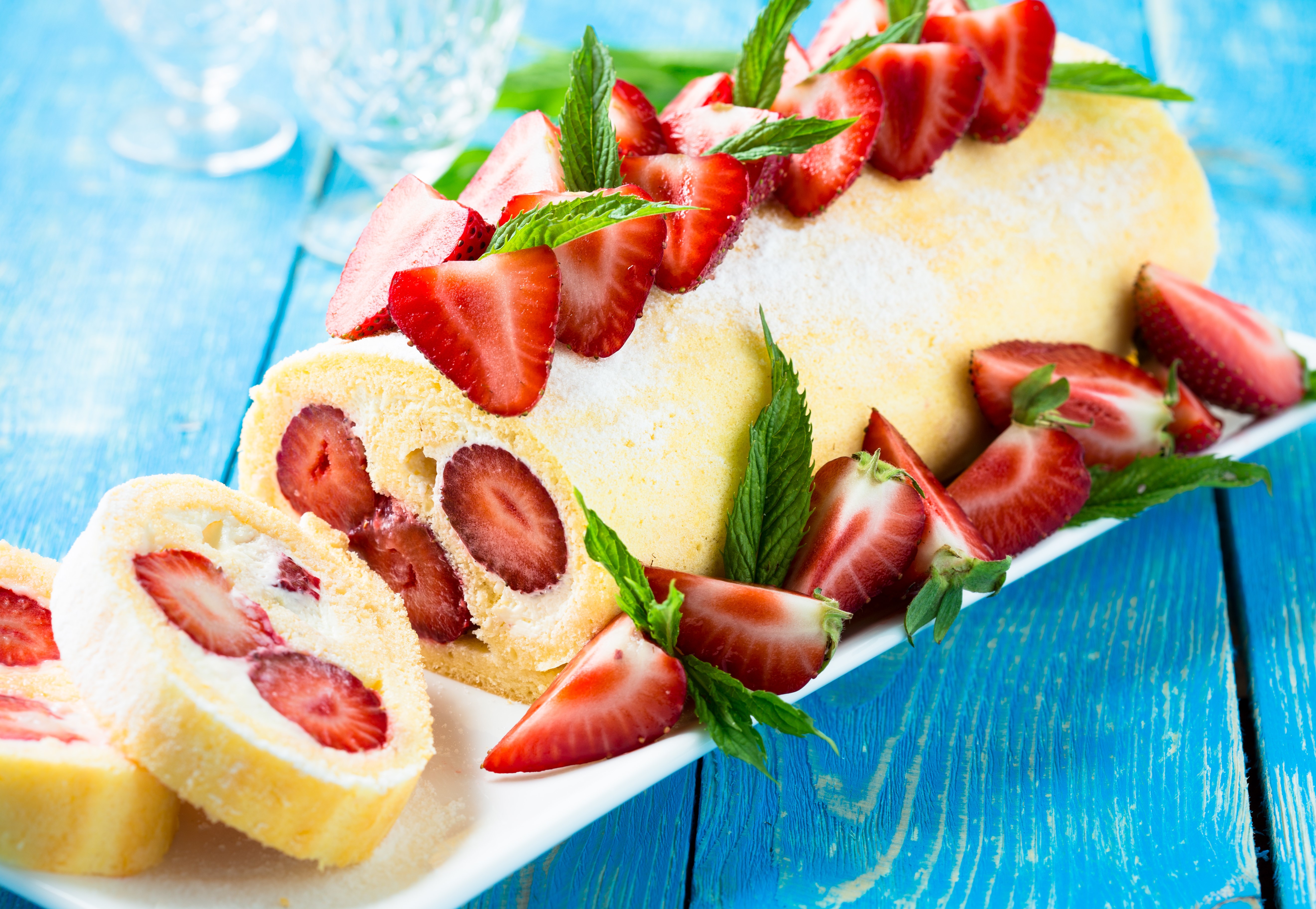 Strawberry Swiss Roll Cake with Fresh Strawberries HD Wallpaper