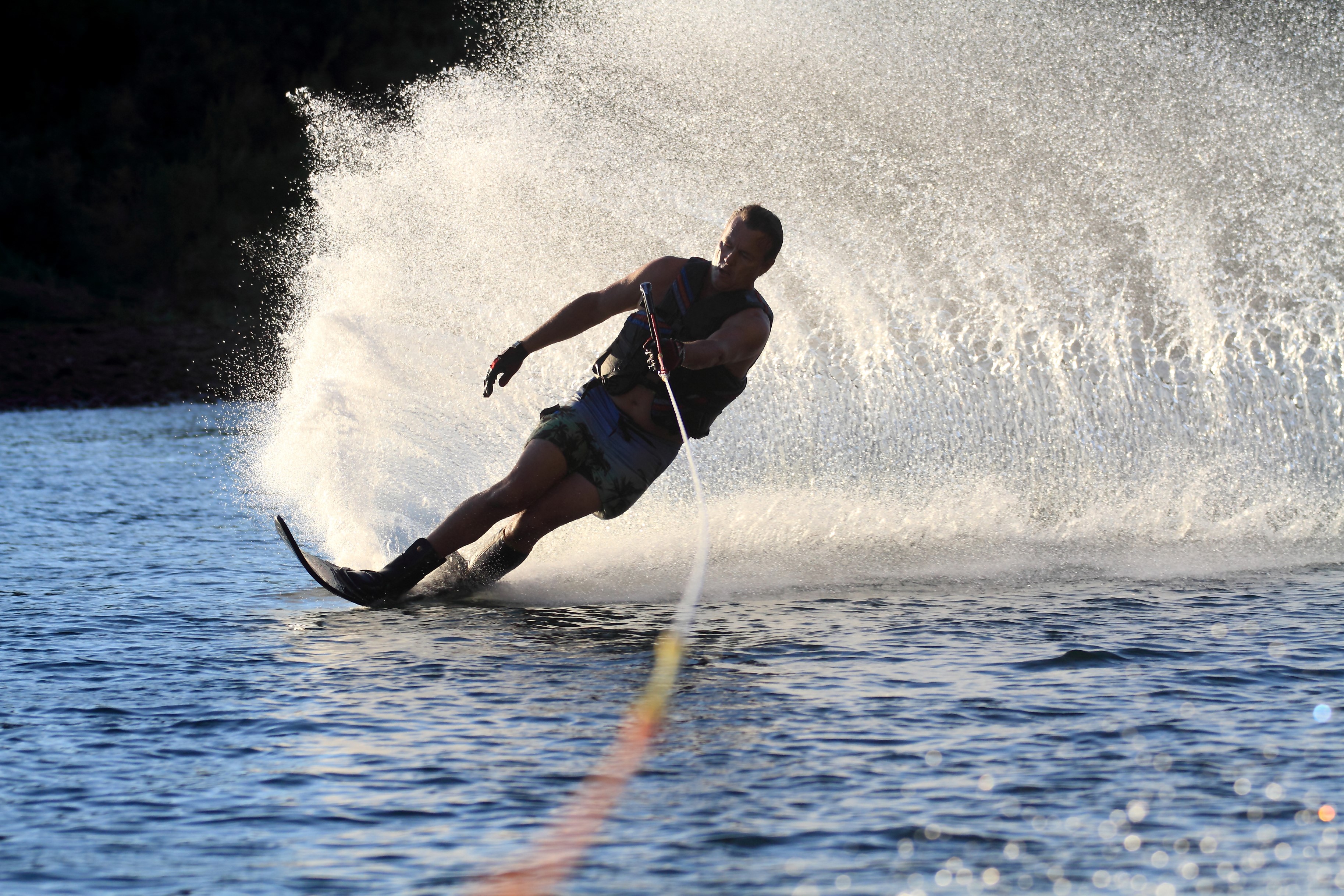 Man water skiing creating a large splash HD Wallpaper