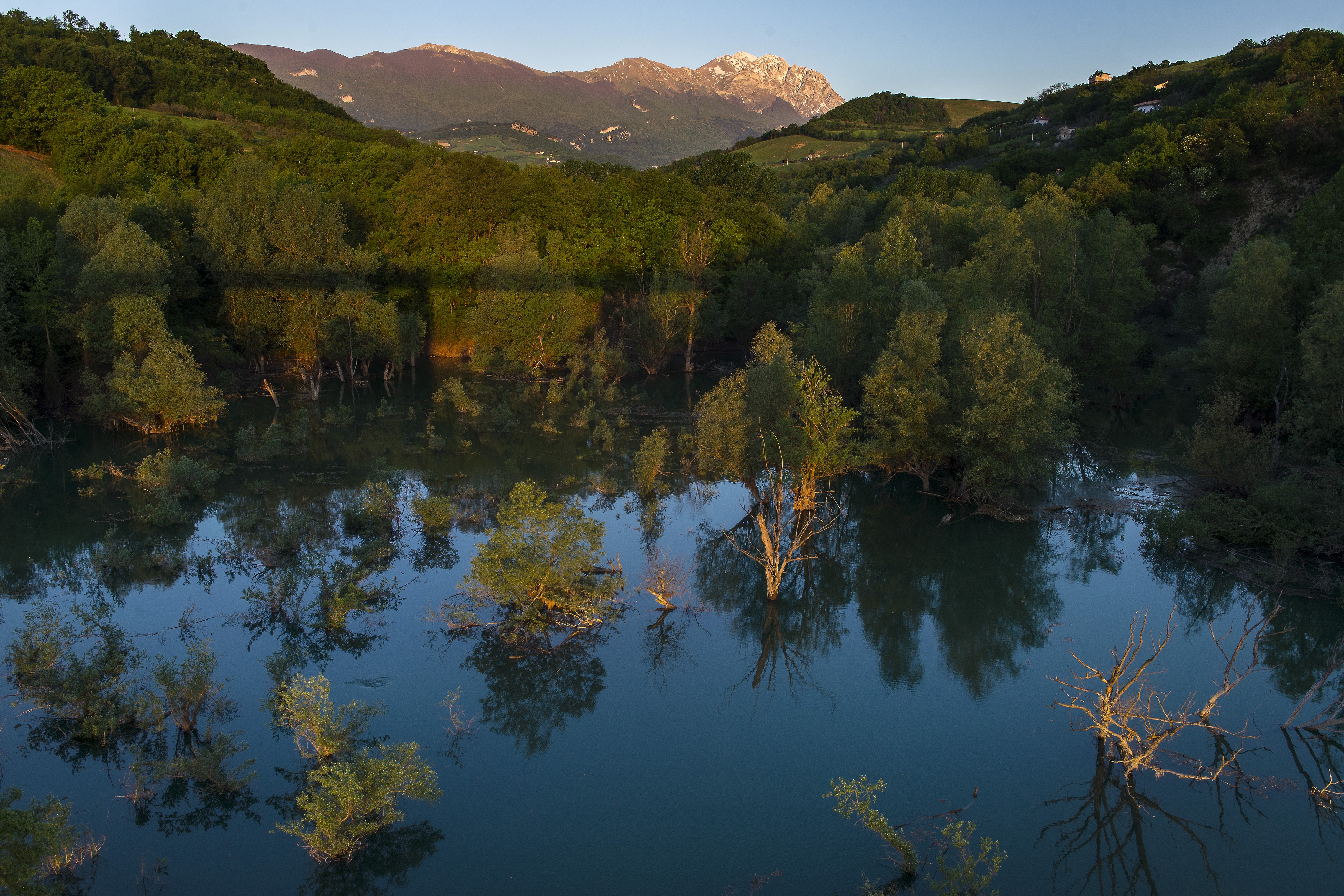 Lake with reflections and mountains in Penne Abruzzi, Italy HD Wallpaper