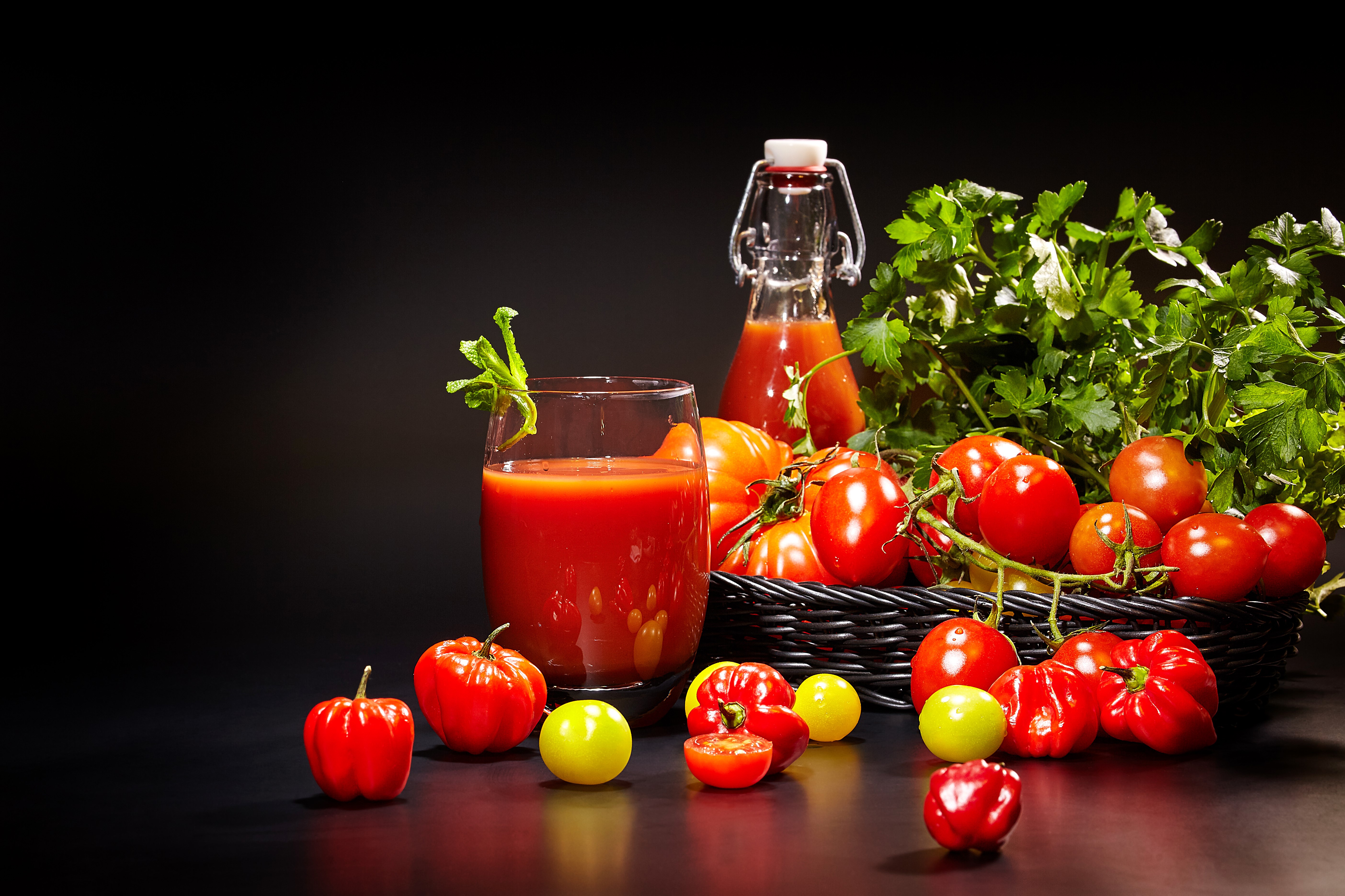 Tomatoes and juice in a glass and bottle HD Wallpaper