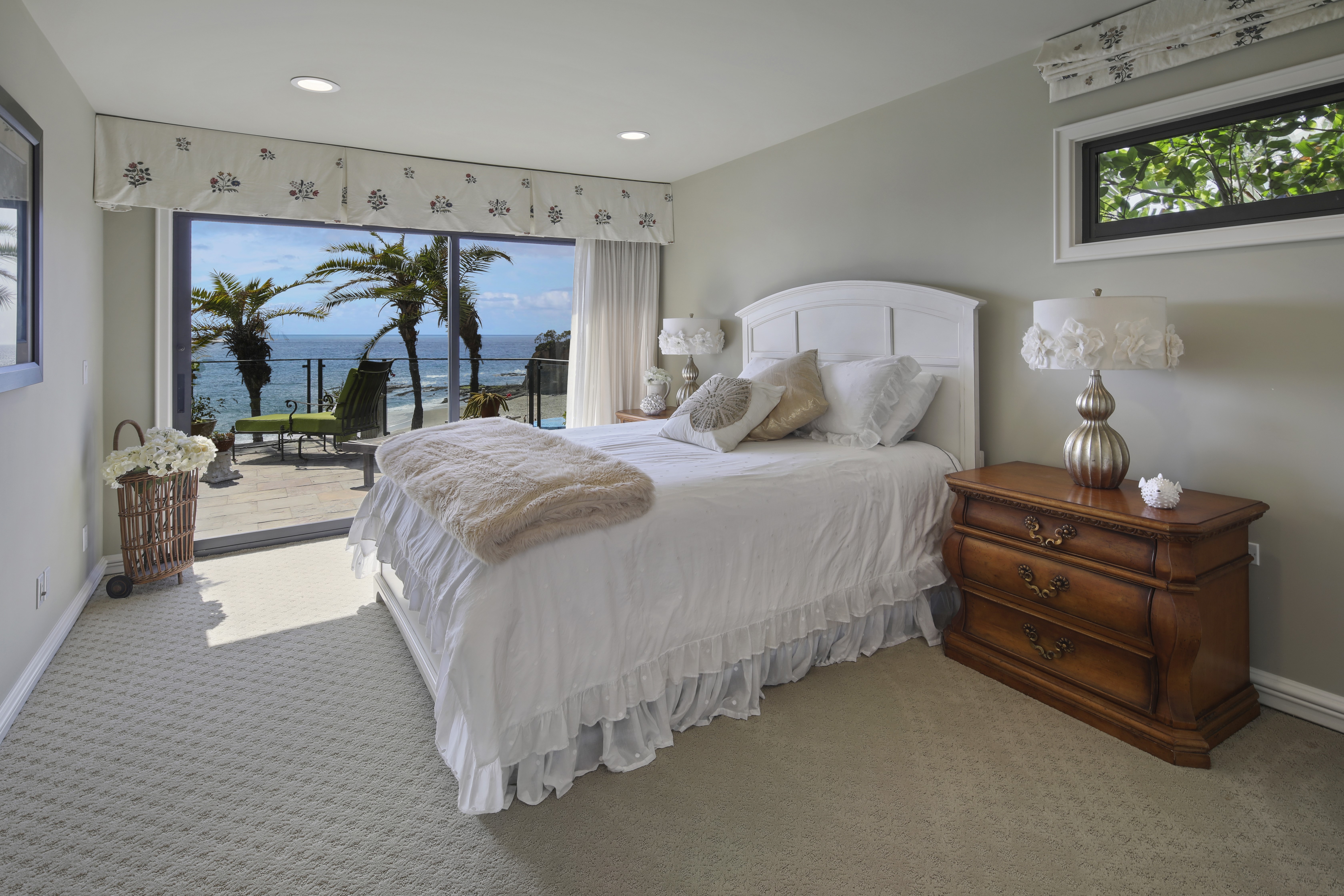 Bedroom with ocean view HD Wallpaper