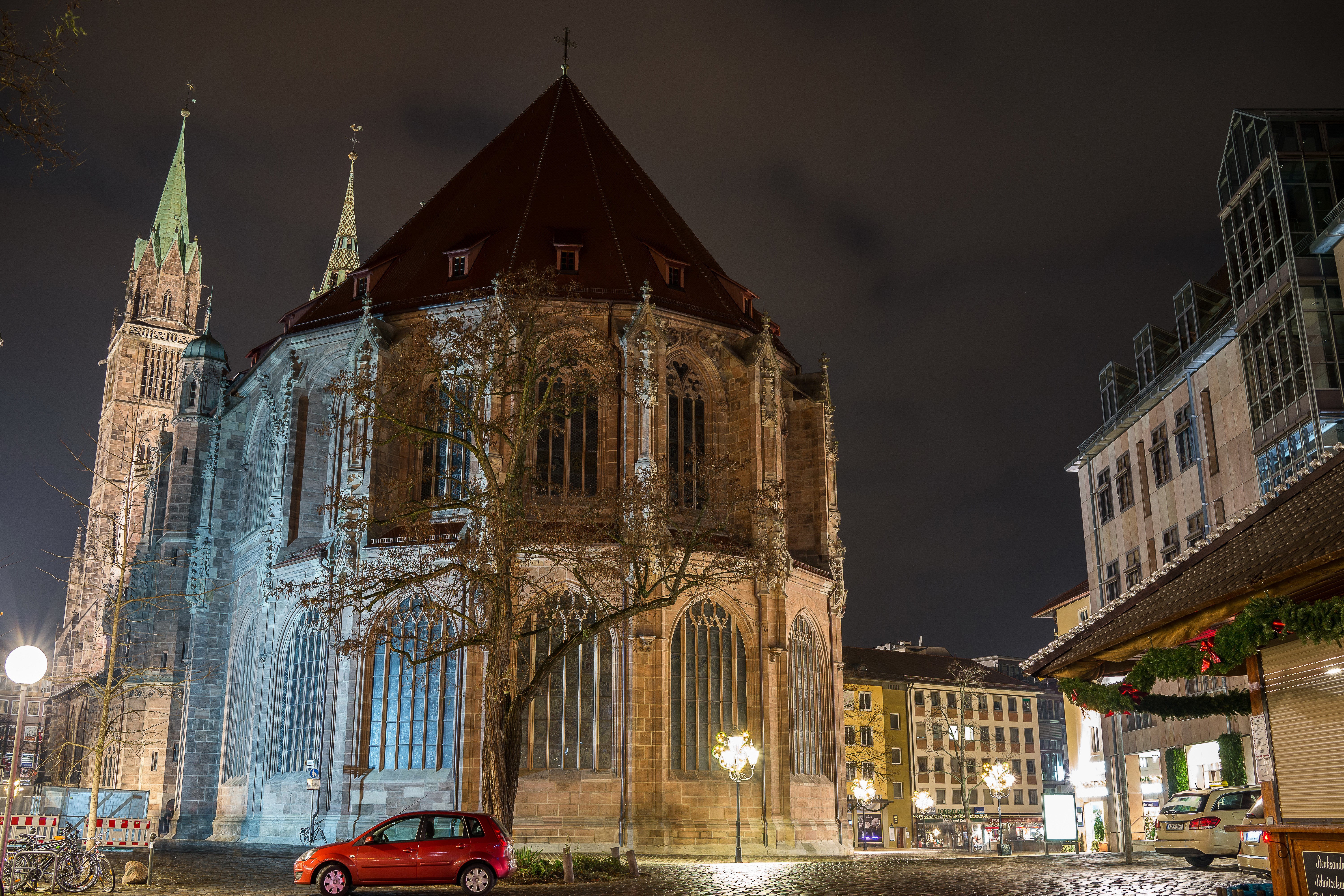 St. Lorenz Church Nuremberg Germany at Night HD Wallpaper
