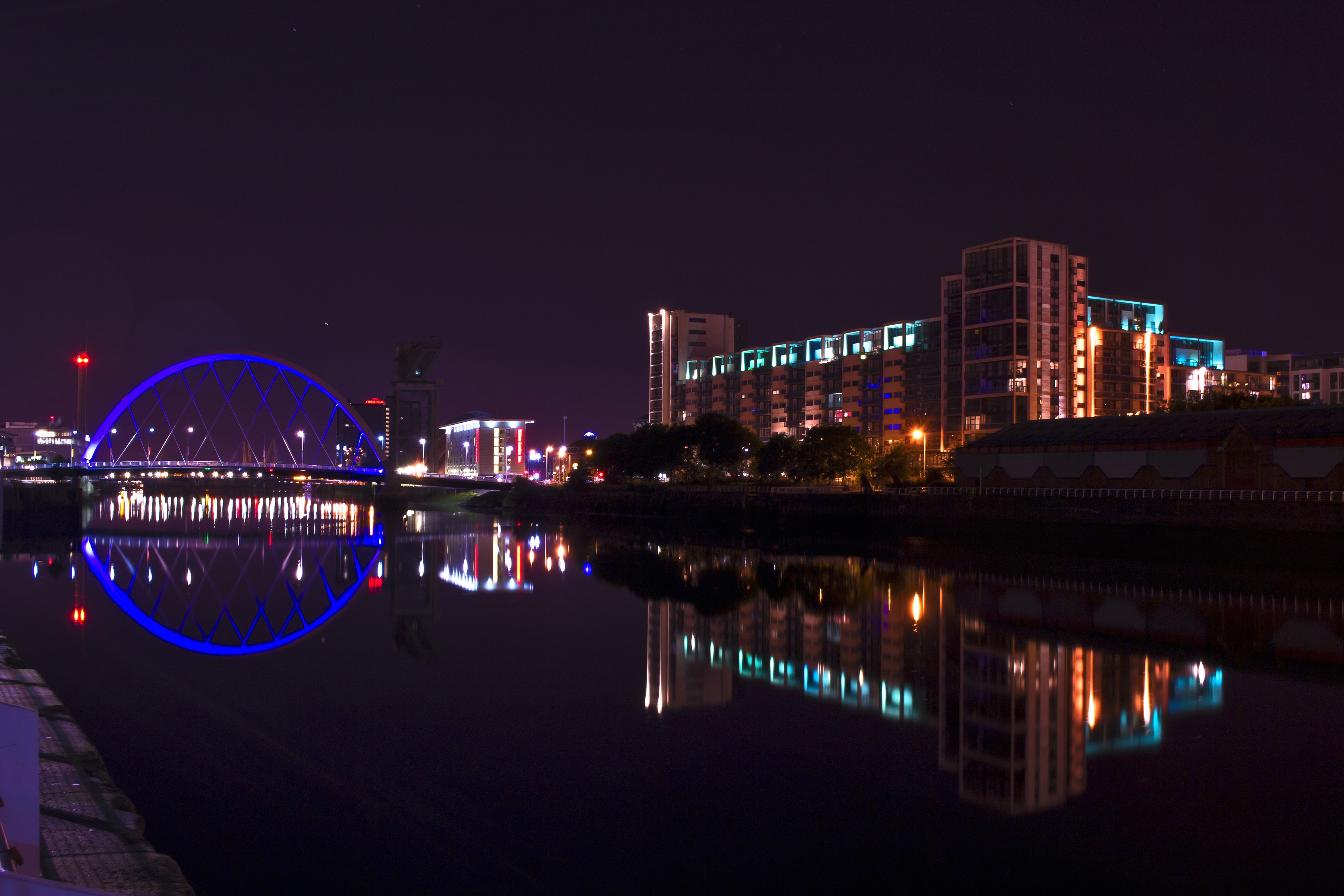 Glasgow River at Night with Illuminated Bridge HD Wallpaper