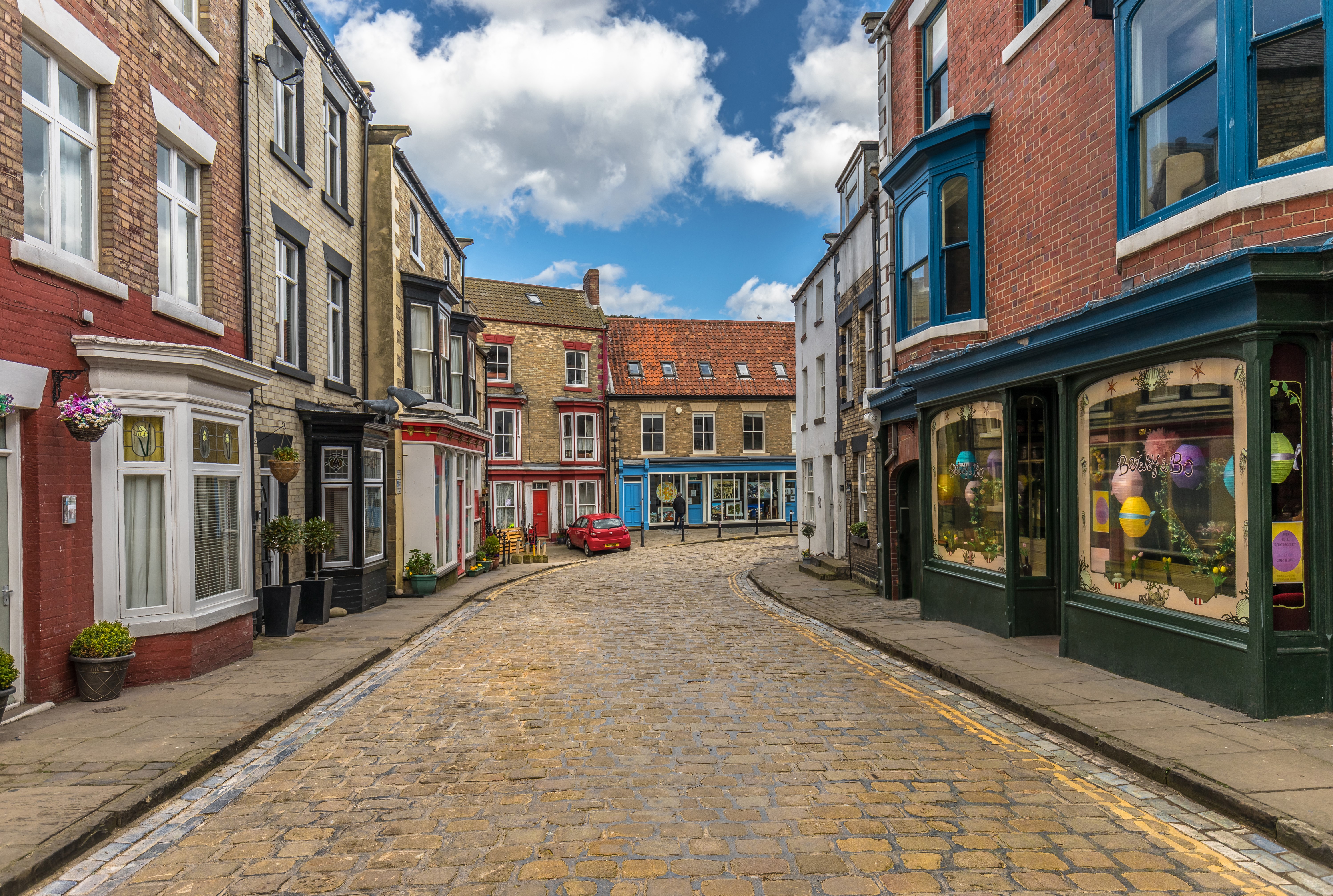 Cobblestone Street in Staithes, England HD Wallpaper