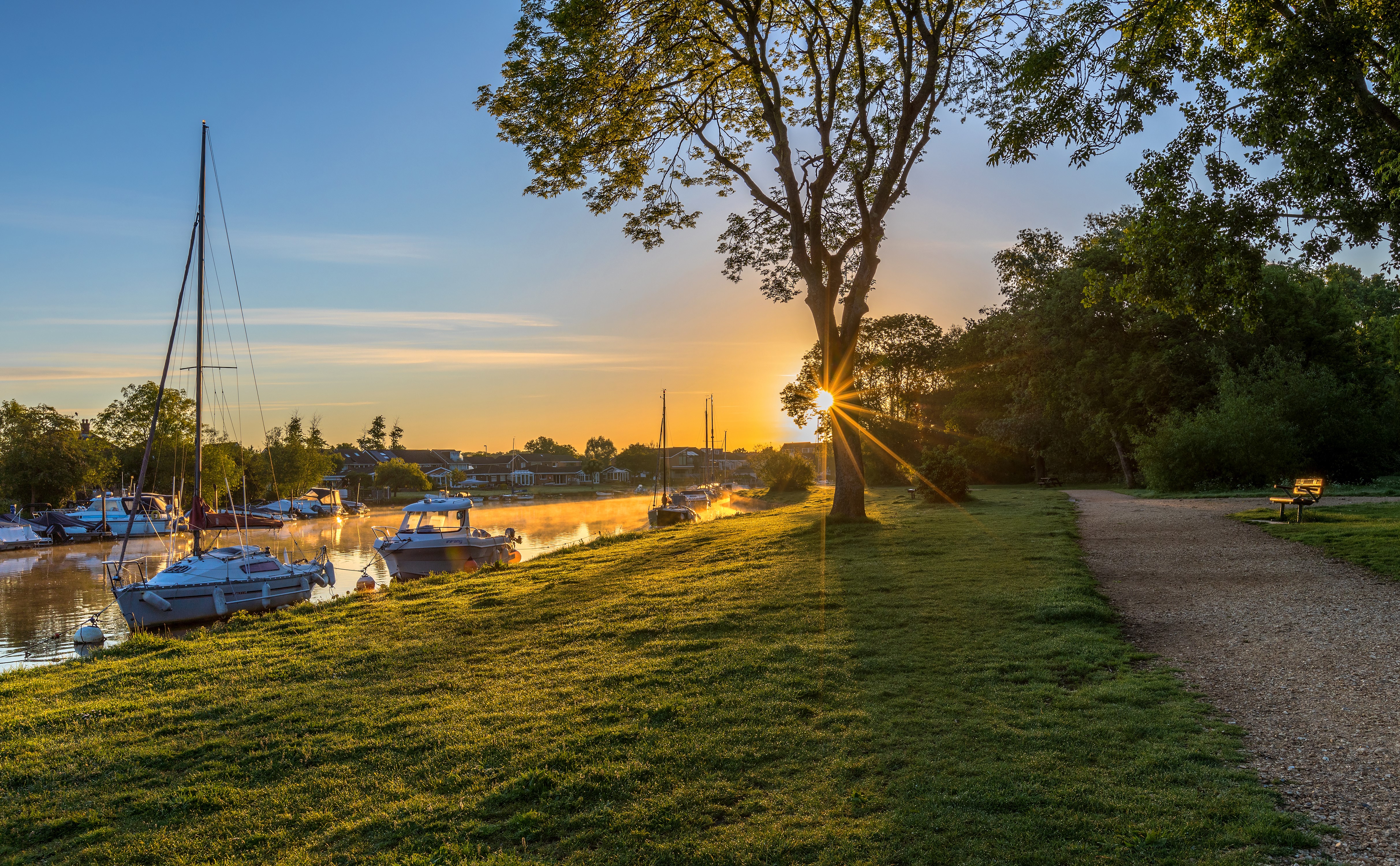 Sunrise over River with Boats in England HD Wallpaper
