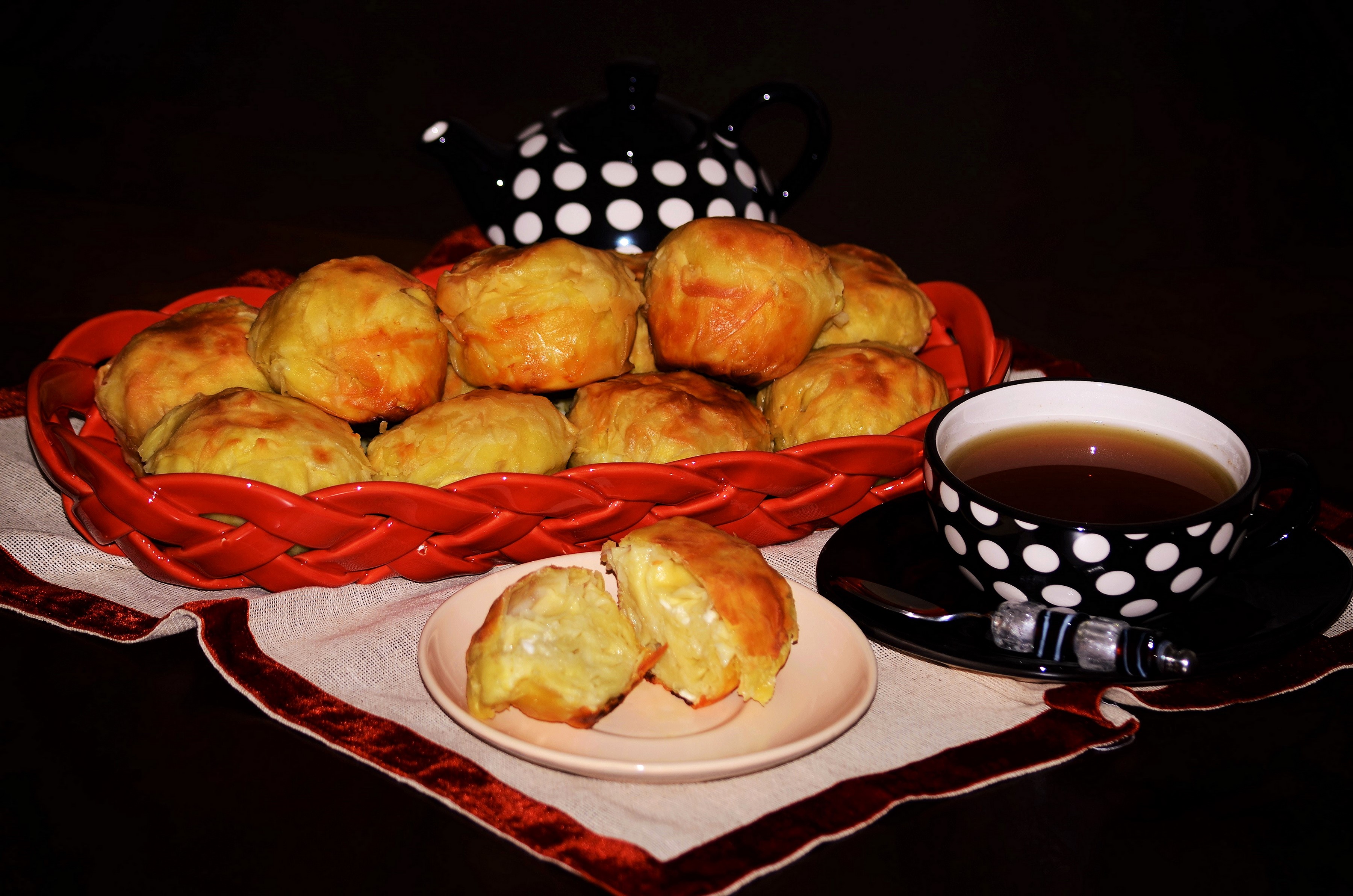 Tea and pastries in a basket with a teapot HD Wallpaper