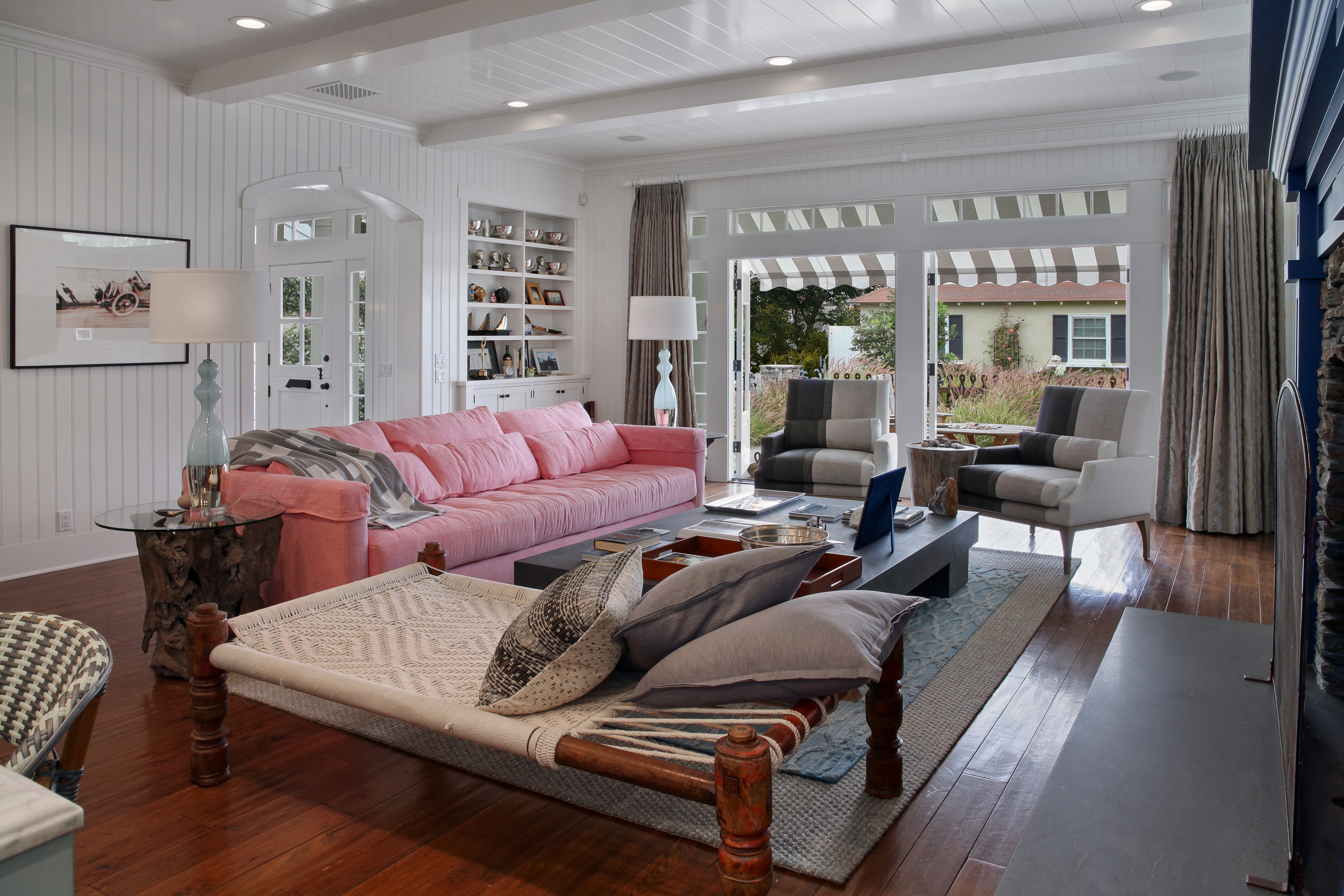 Living room with pink sofa and armchairs HD Wallpaper