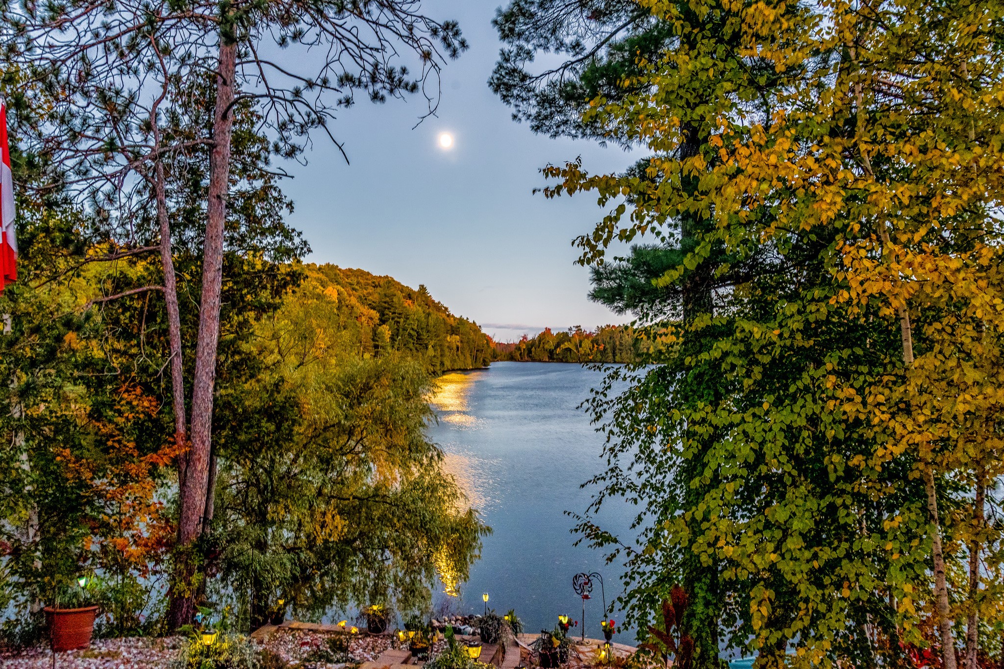 Lake and trees in Ontario, Canada during autumn HD Wallpaper