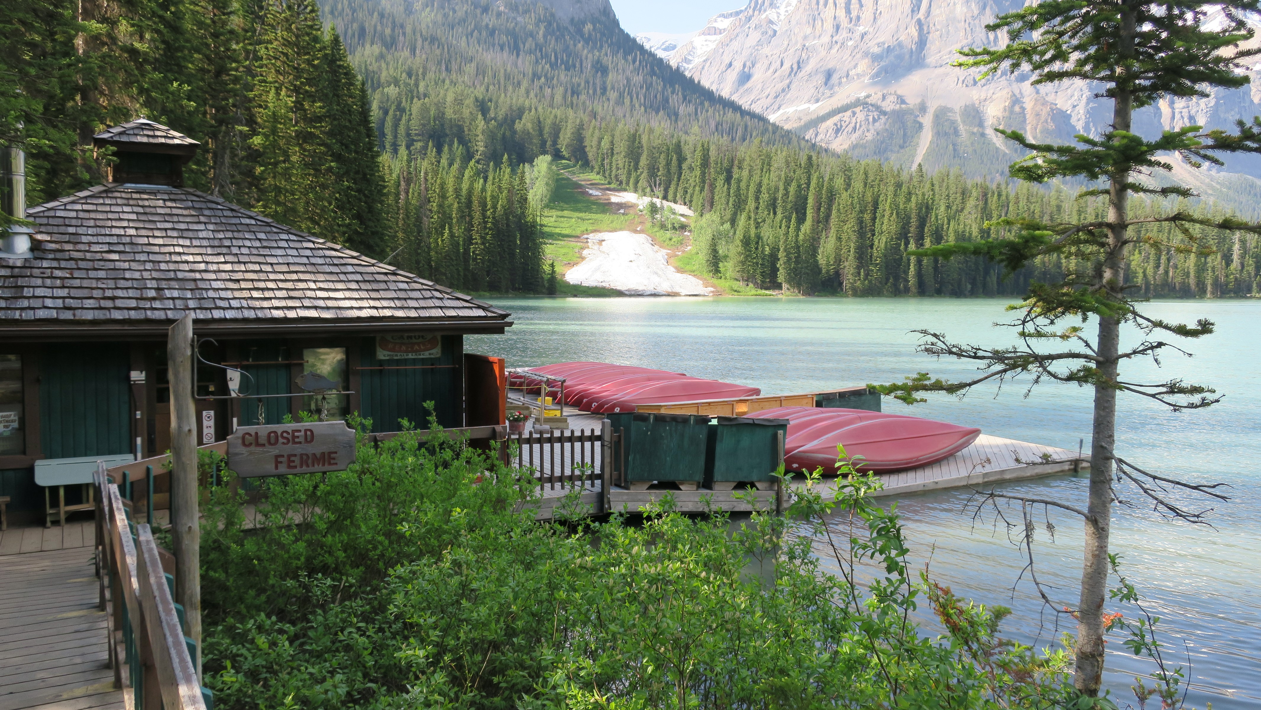 Canoe dock at Yoho National Park, Canada HD Wallpaper