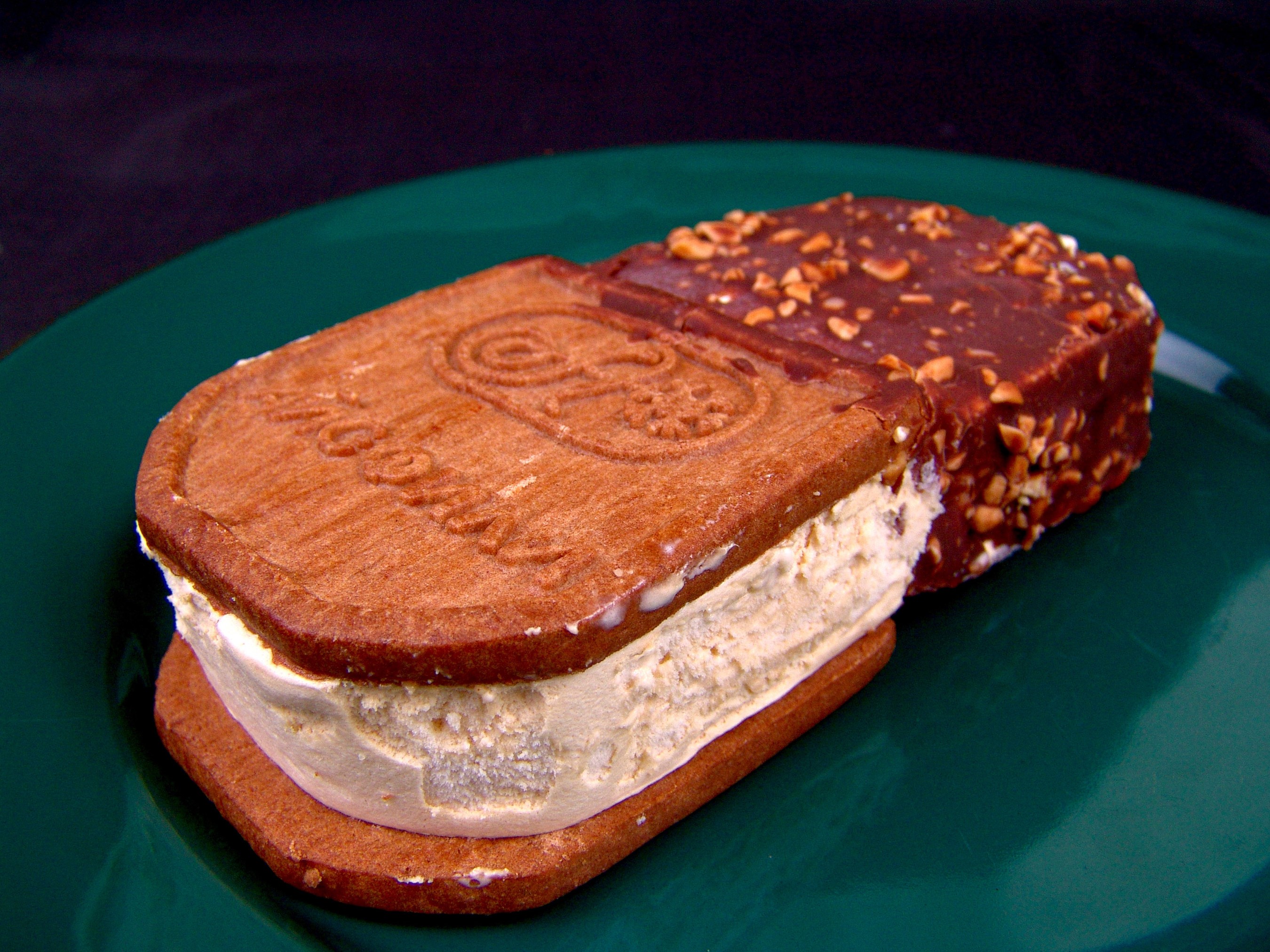 Ice cream sandwich with chocolate and nuts HD Wallpaper