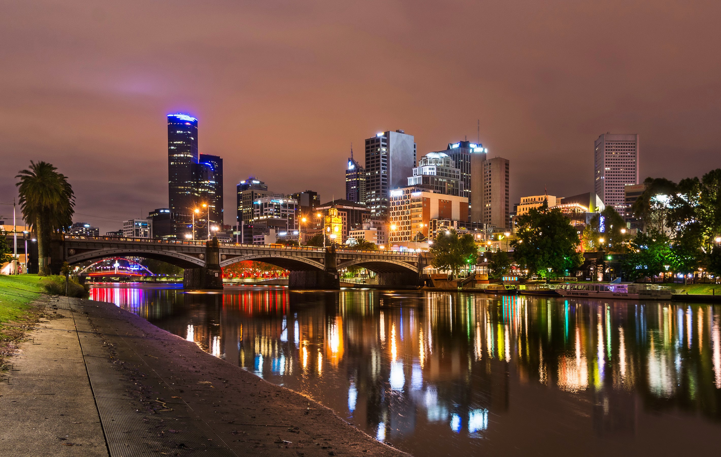 Melbourne skyline and Yarra River at night HD Wallpaper