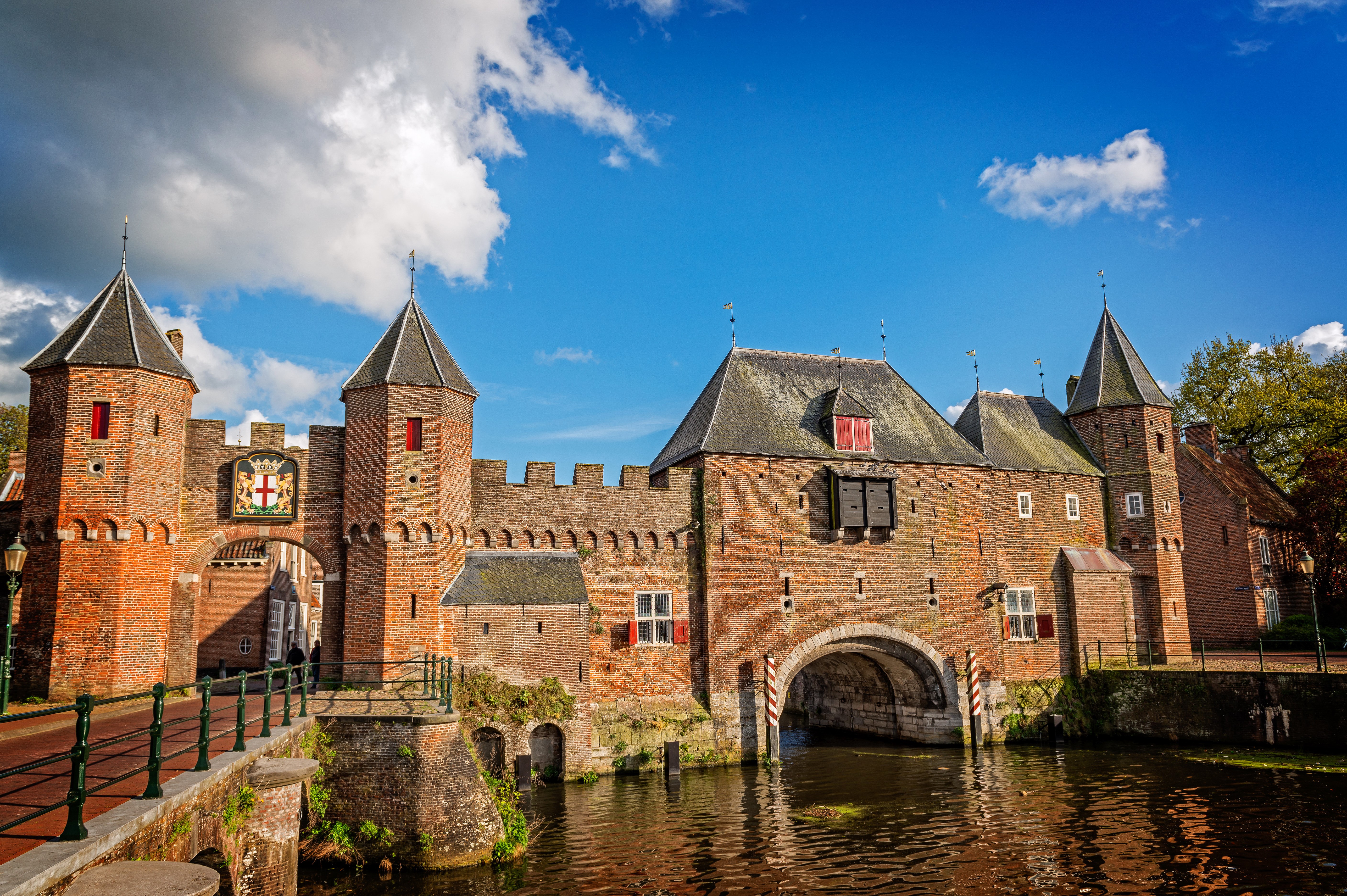 Kruispoort gate in Amersfoort, Netherlands HD Wallpaper