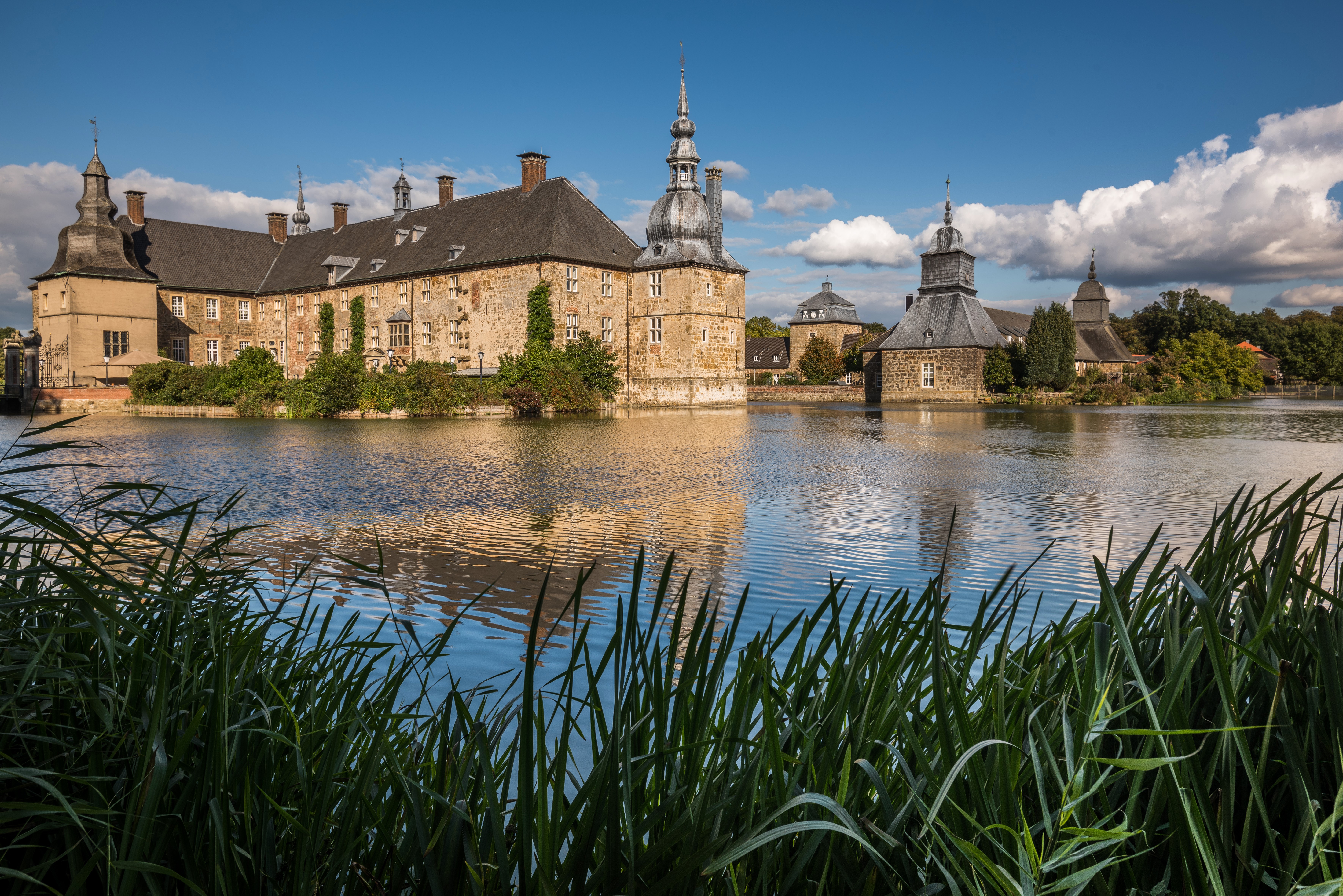 Castle Lembeck in Germany with a Pond HD Wallpaper