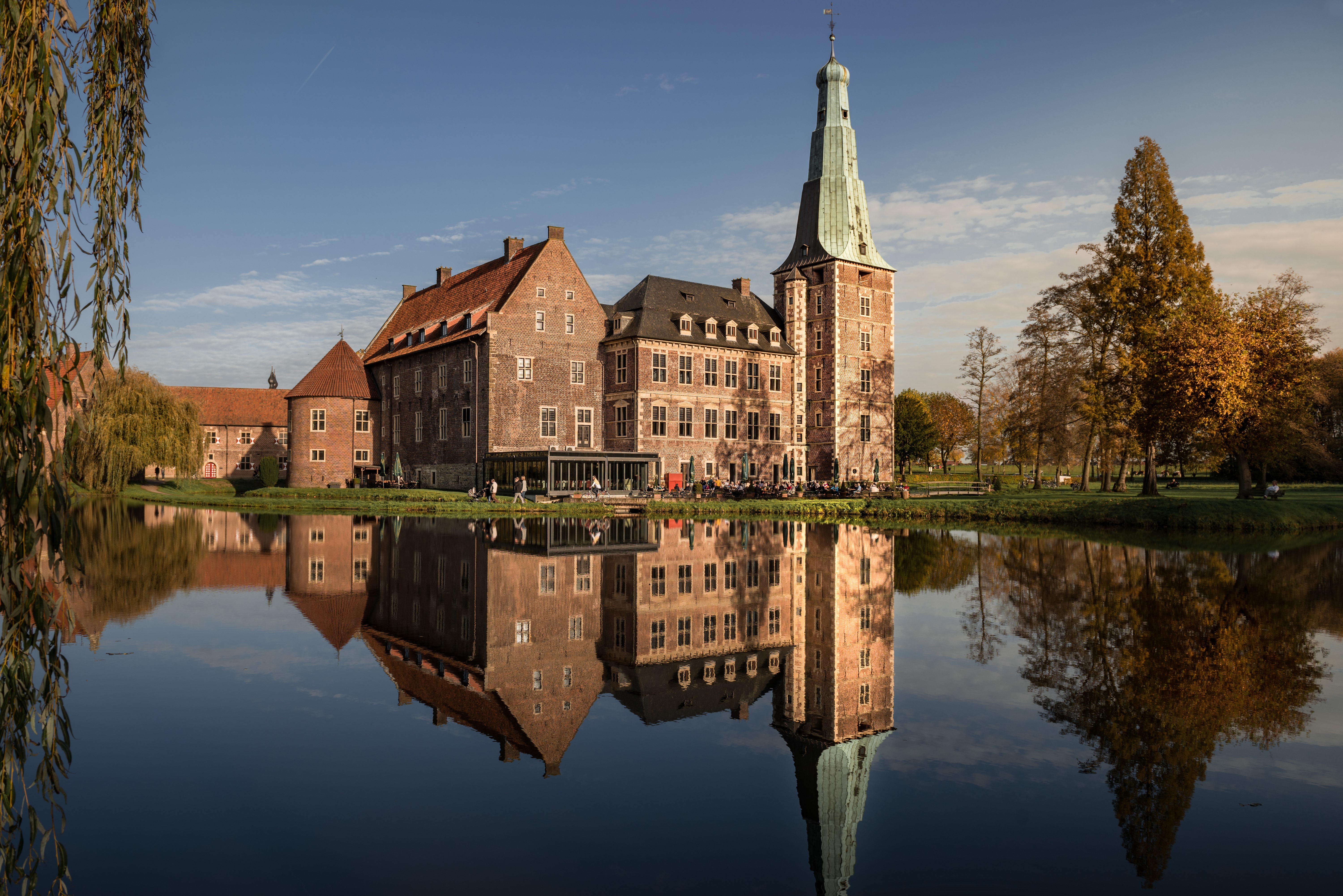 Castle Raesfeld reflected in a pond in Germany HD Wallpaper