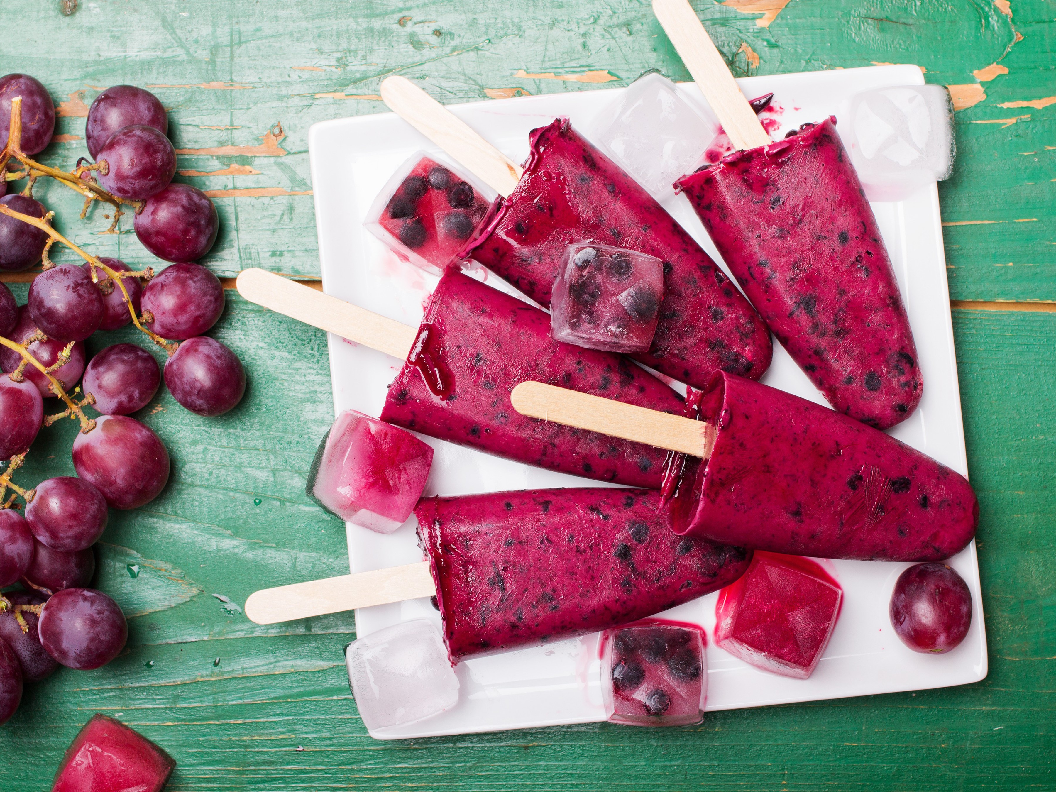 Grape popsicles with grapes and ice cubes HD Wallpaper
