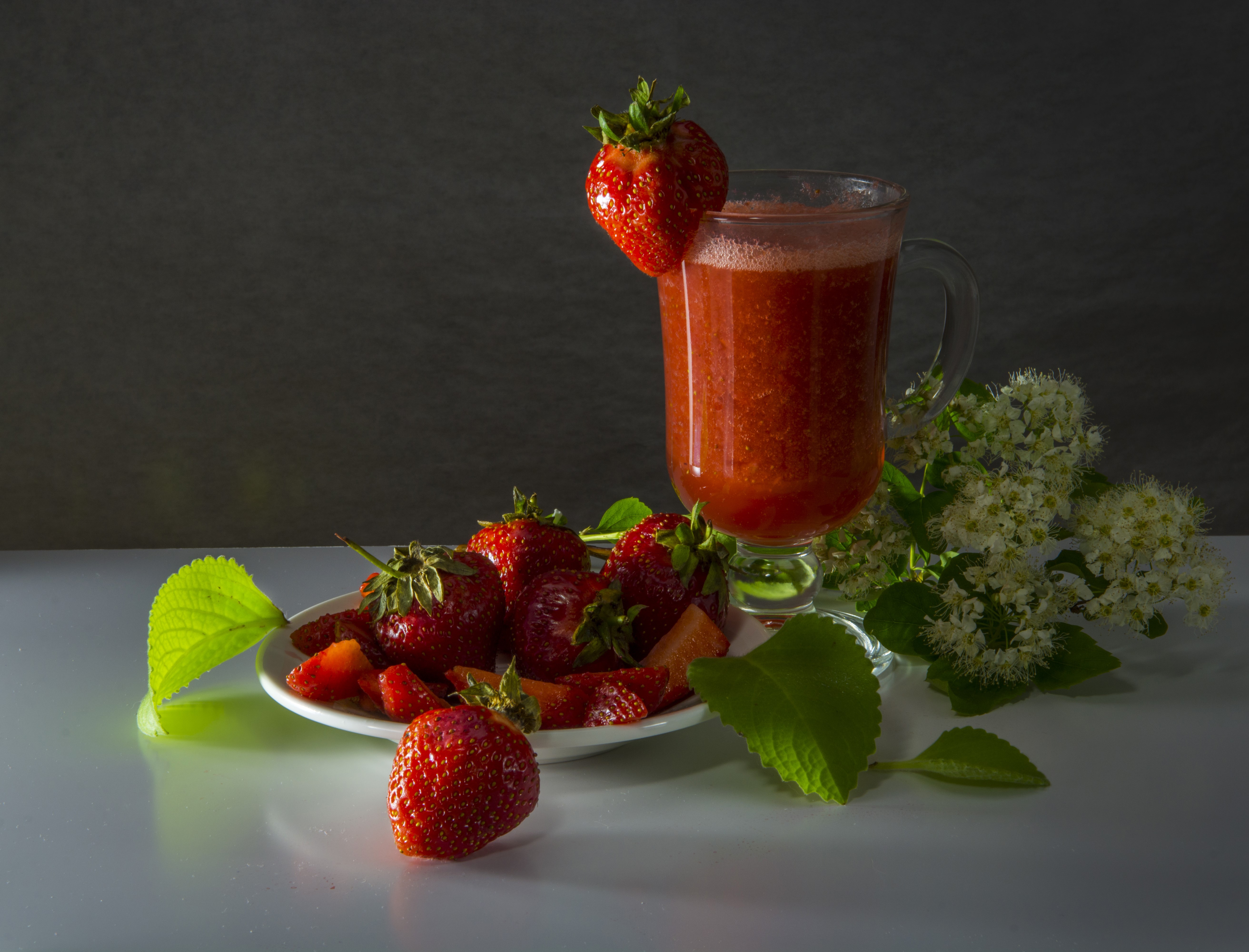 Strawberry Juice with Strawberries and Flowers HD Wallpaper