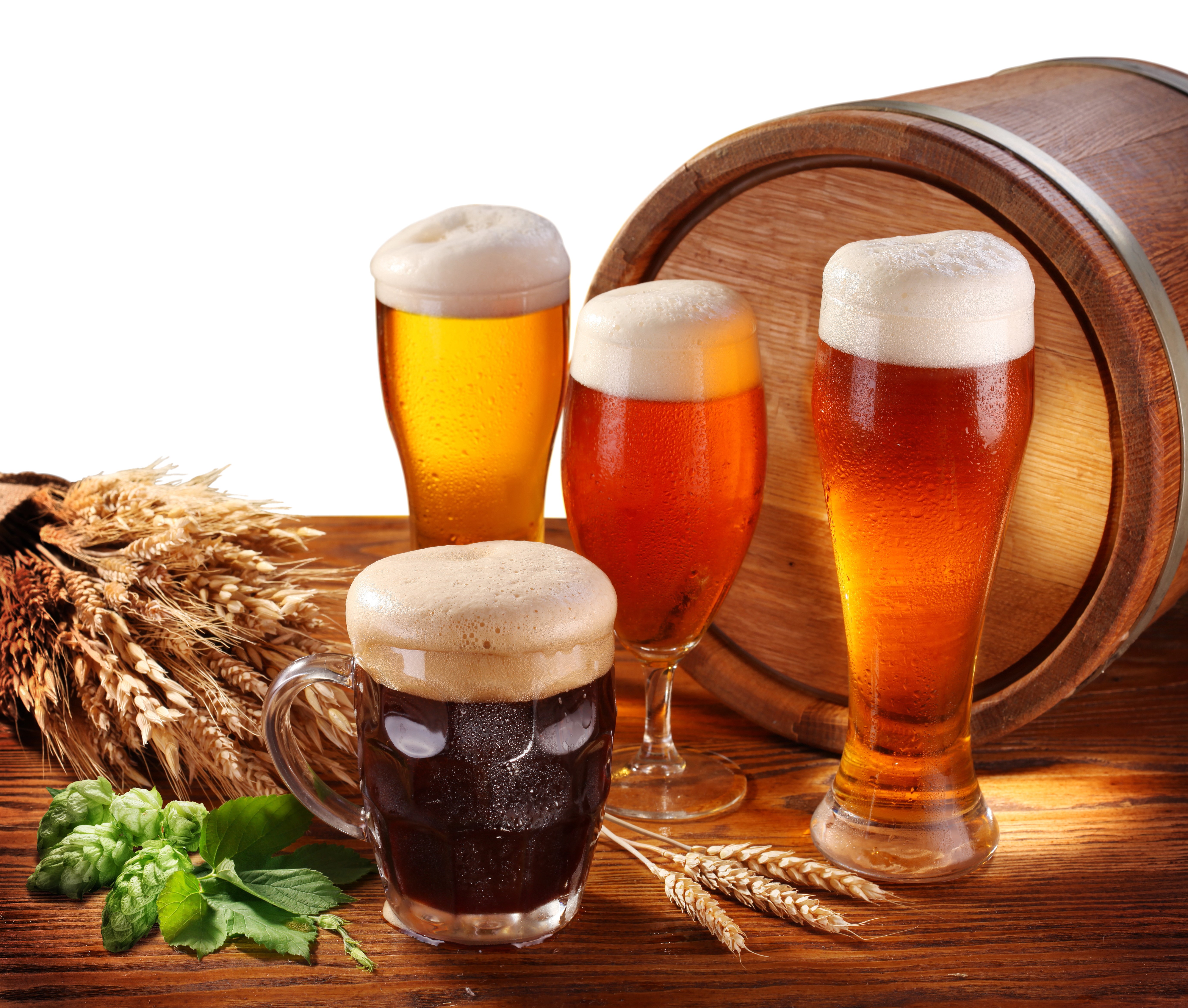 Beer glasses and barrel with hops and wheat HD Wallpaper