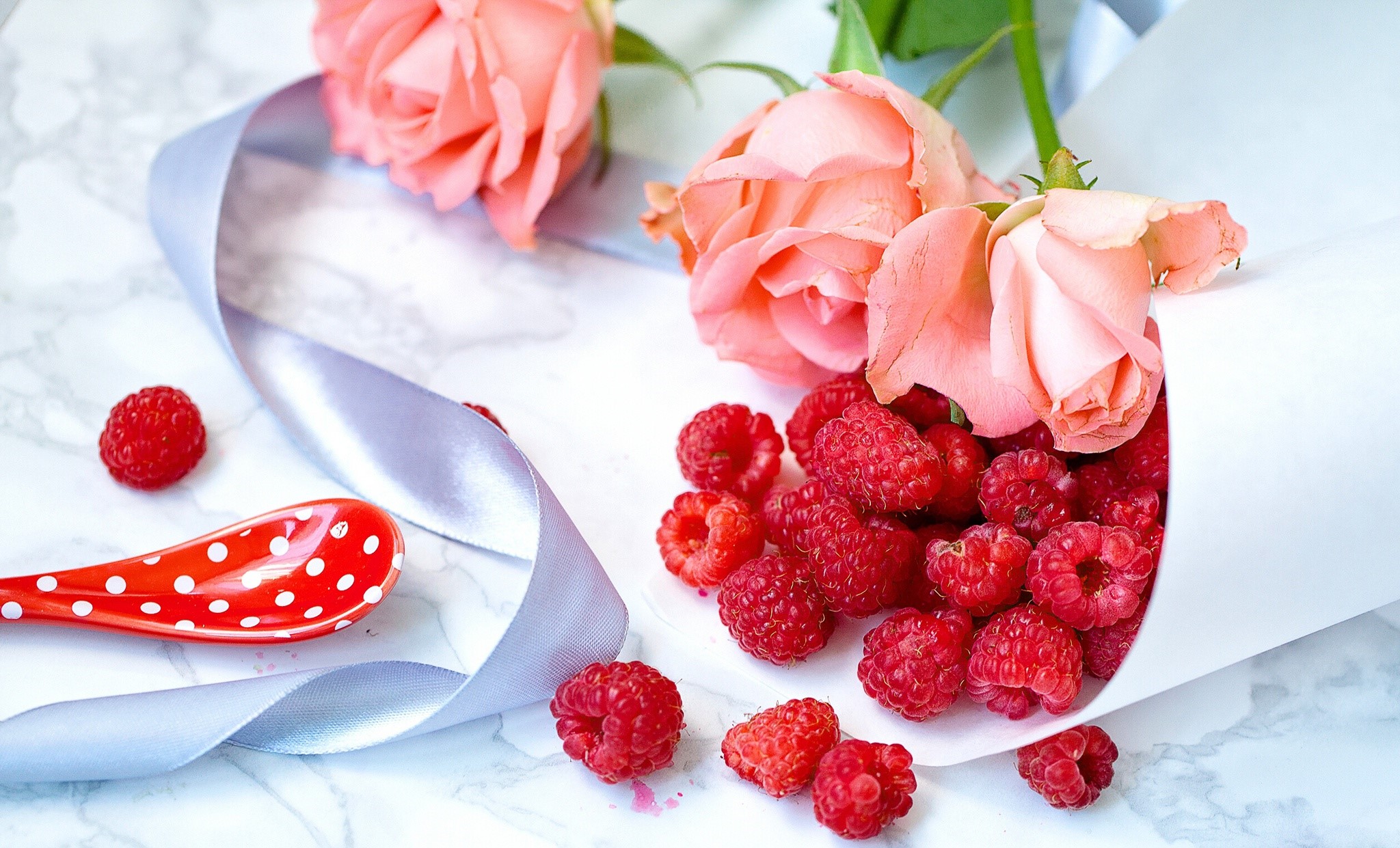 Pink roses and raspberries with a polka dot spoon and ribbon HD Wallpaper