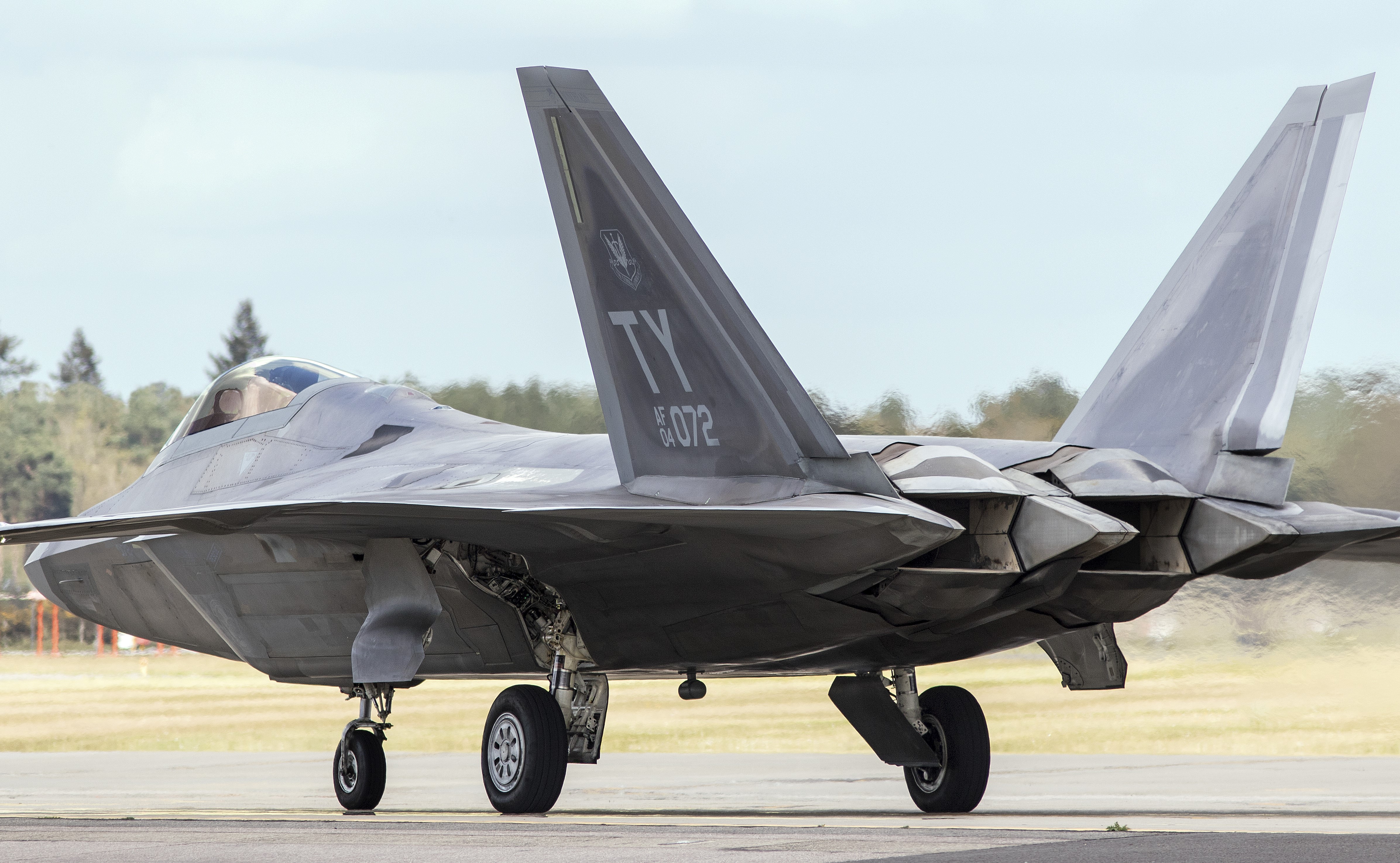 Lockheed F-22 Raptor fighter jet from behind HD Wallpaper