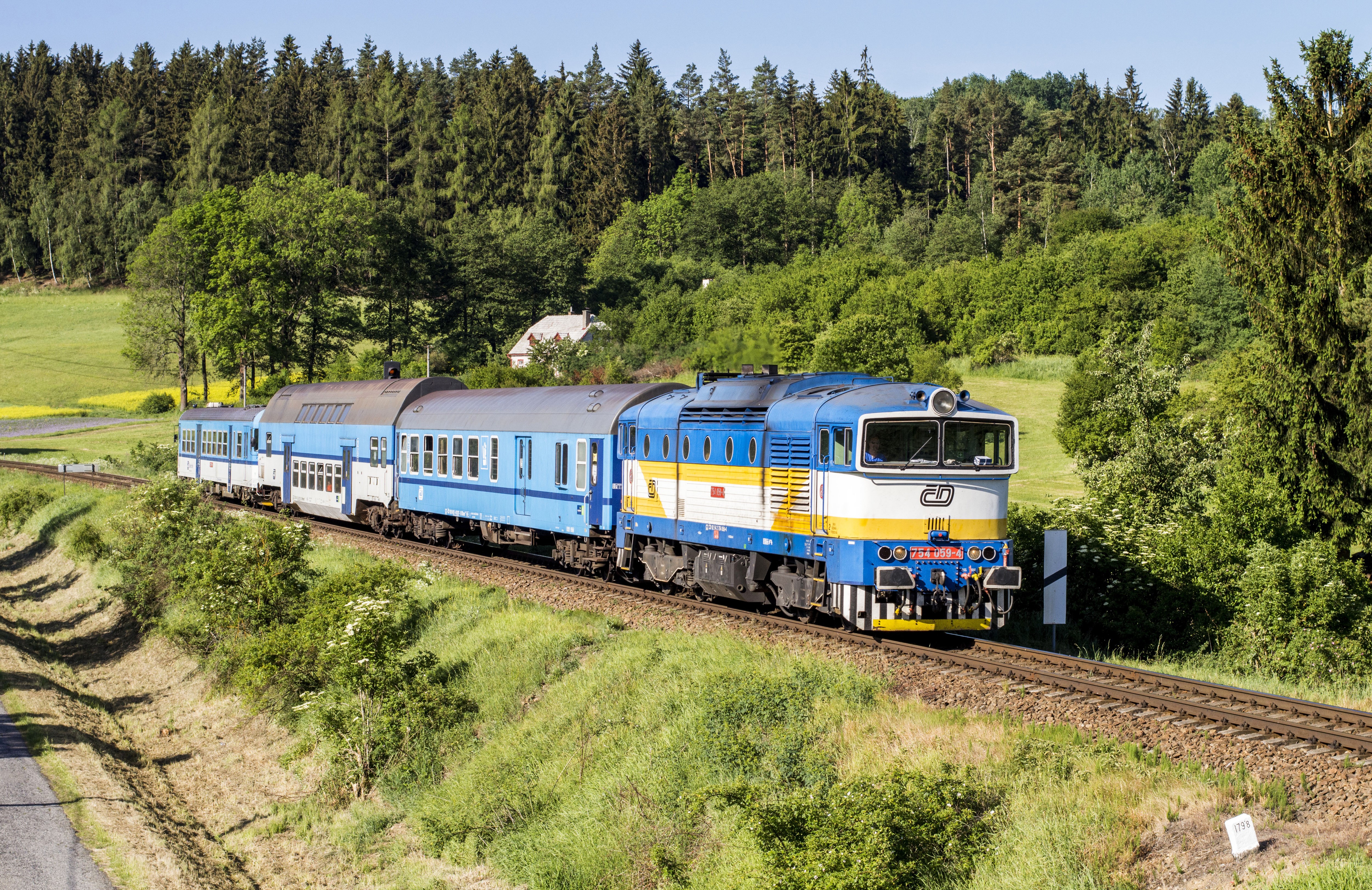 Blue and yellow train in the Czech Republic HD Wallpaper