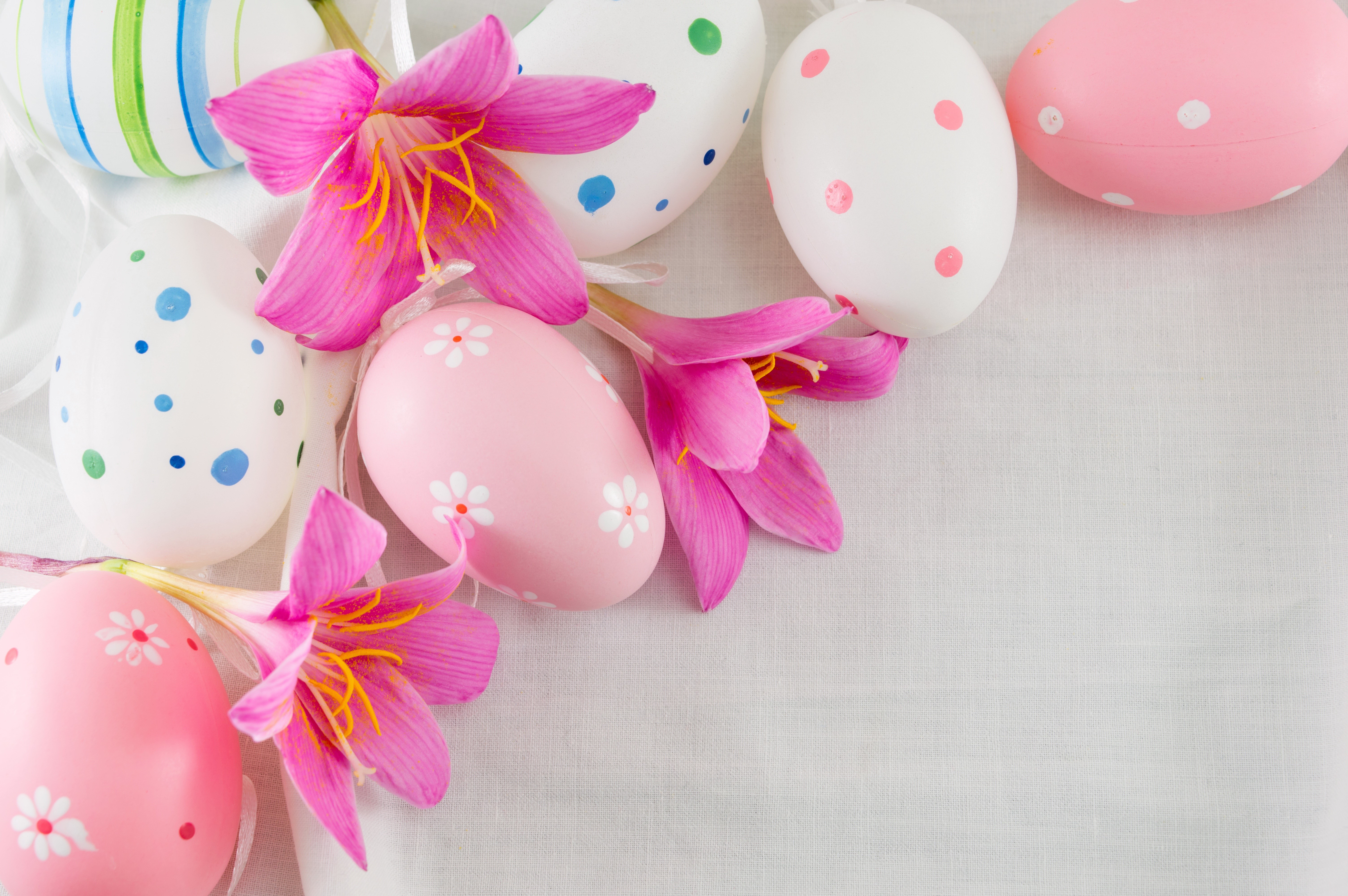 Easter Eggs with Pink Flowers HD Wallpaper