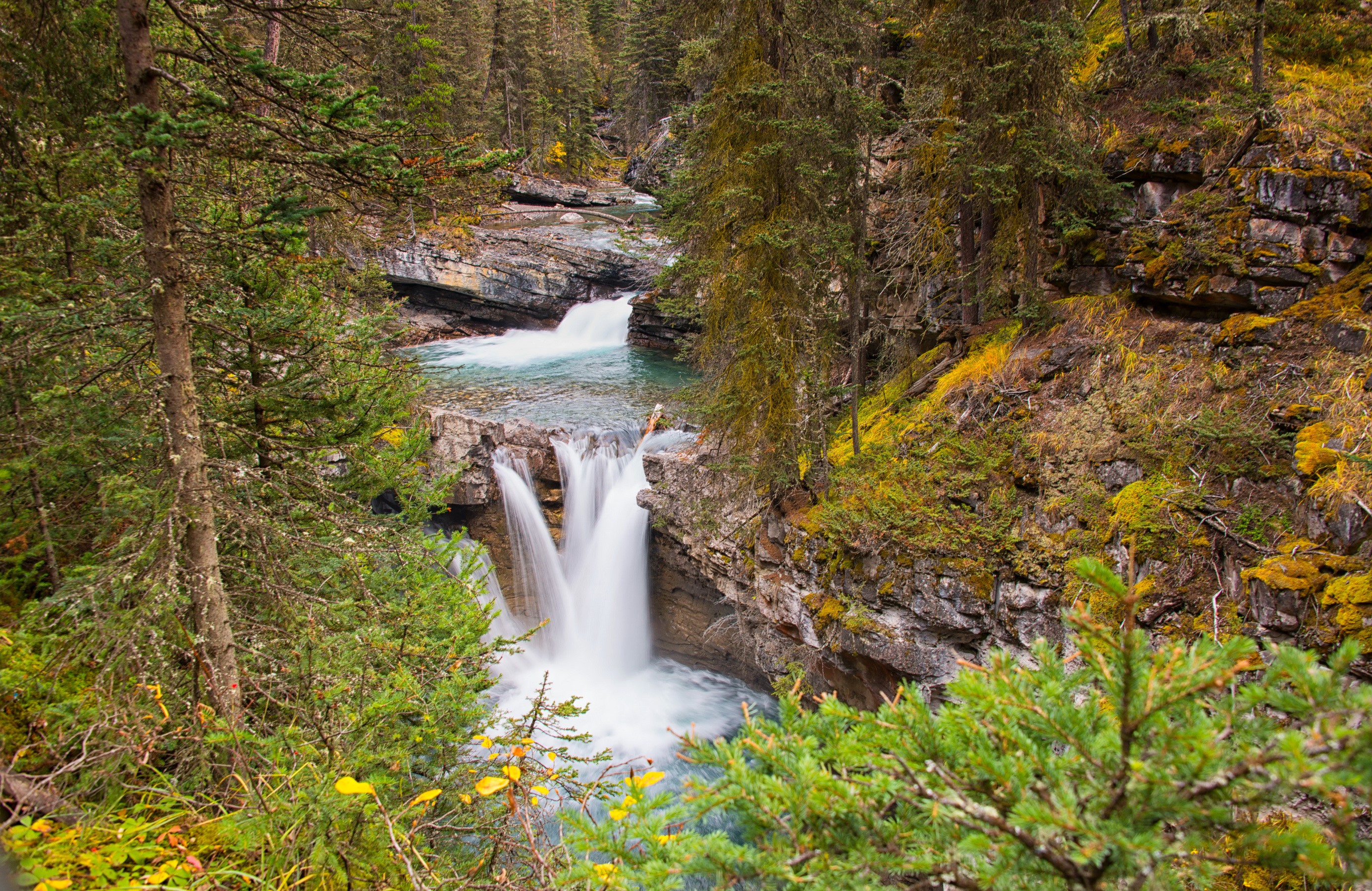 Johnston Canyon Waterfalls in Banff National Park, Canada HD Wallpaper