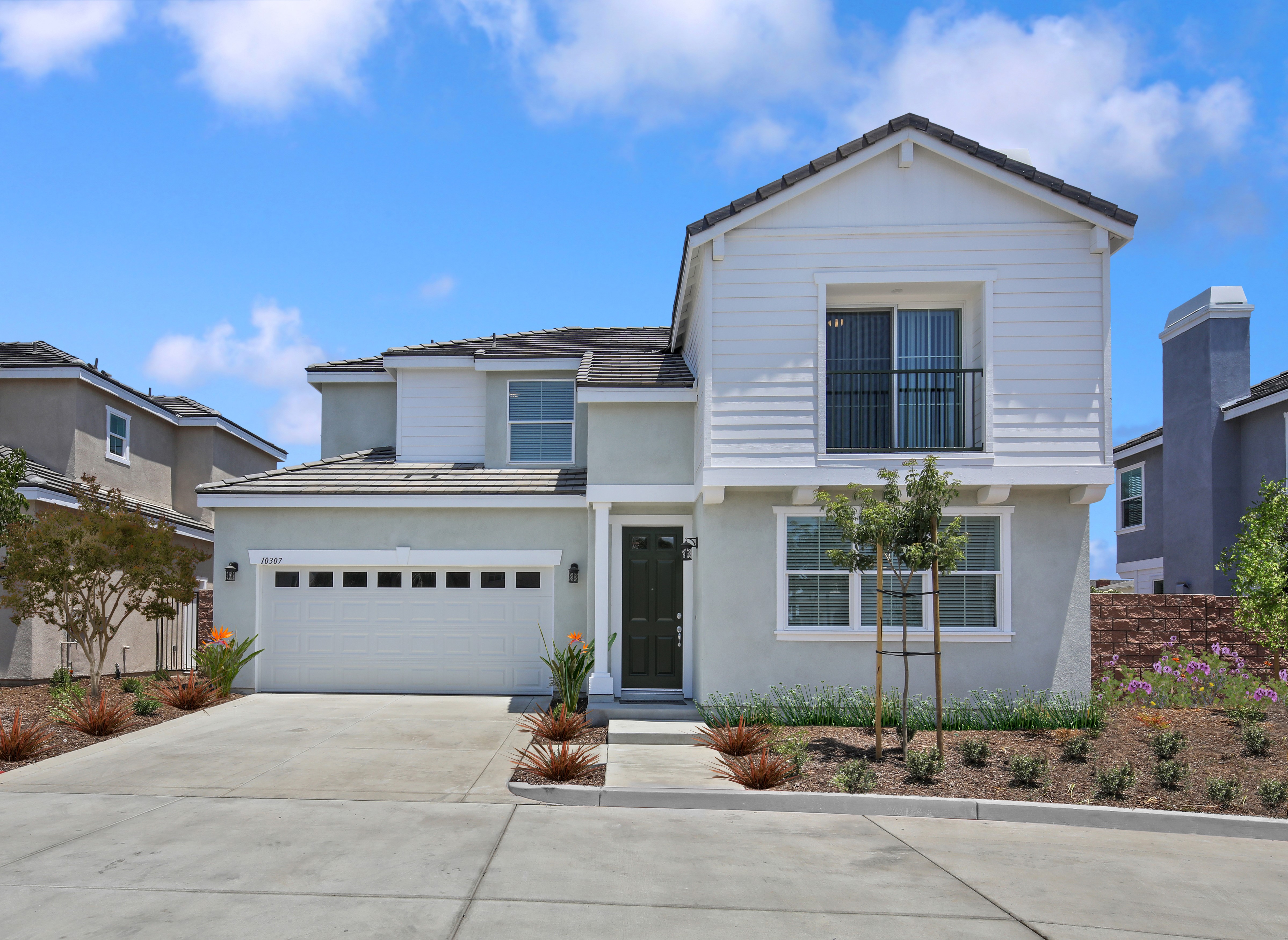 Modern House in Bellflower, California HD Wallpaper
