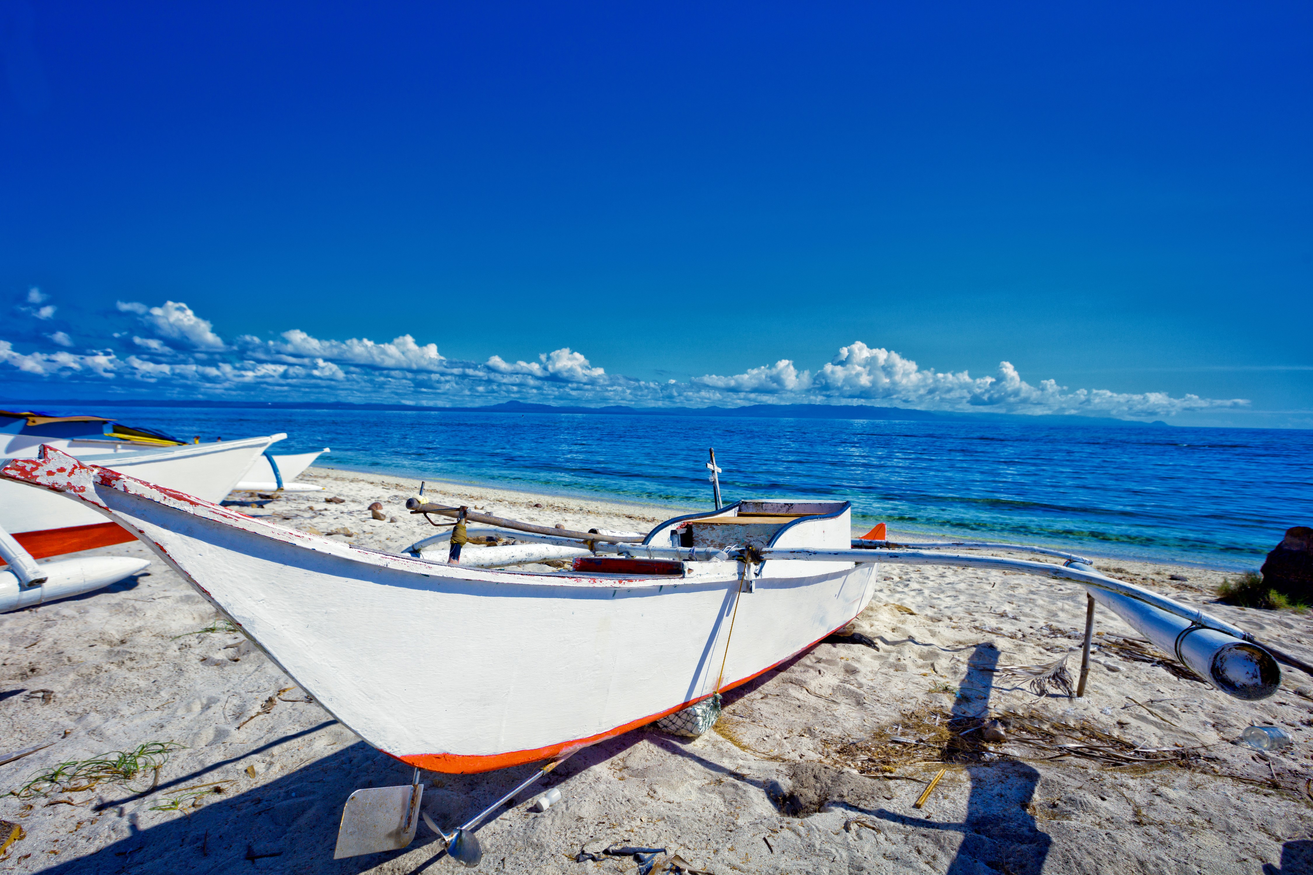 4K Philippines Coast Boats on Sand HD Wallpaper