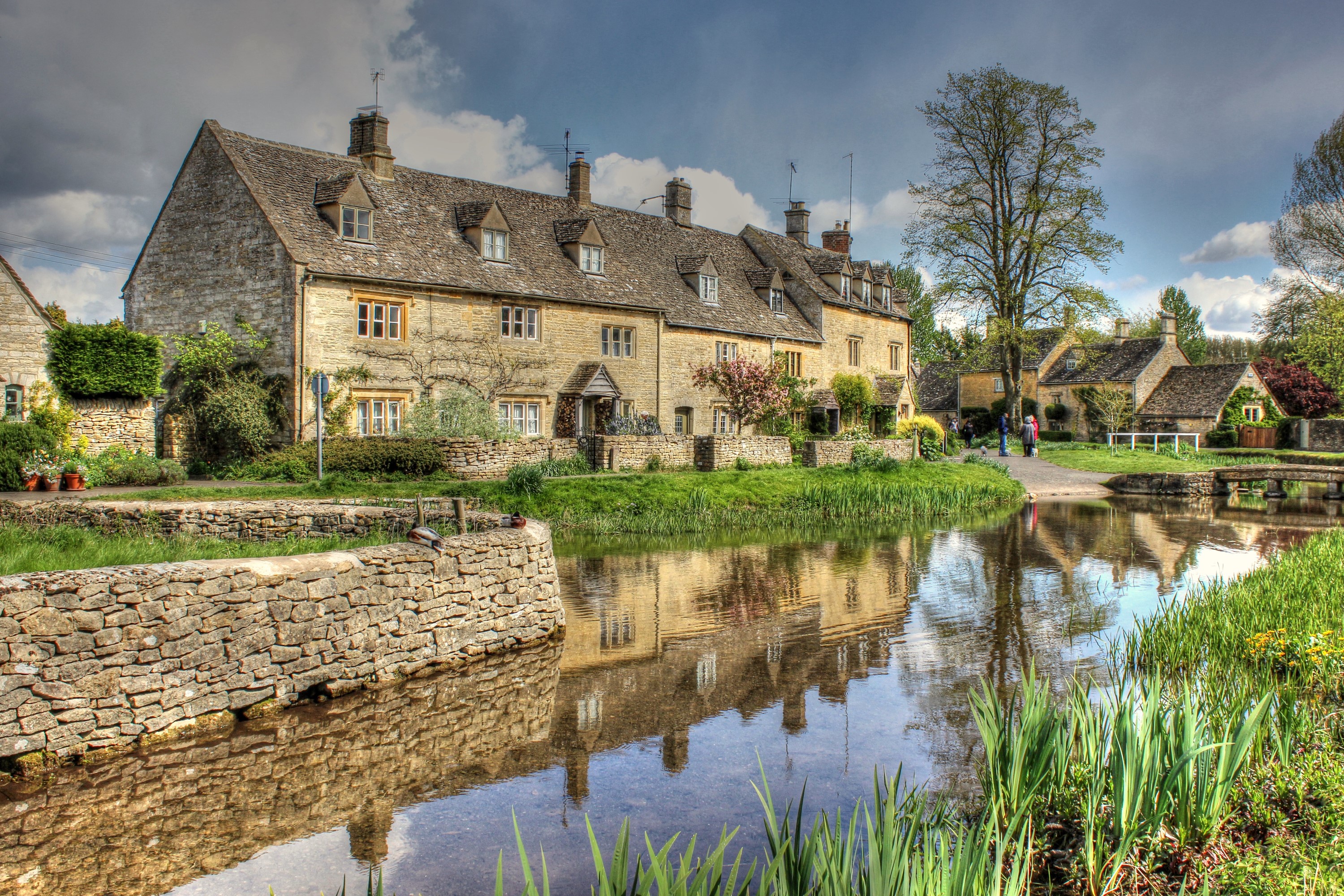 Cotswold stone houses by a river in England HD Wallpaper