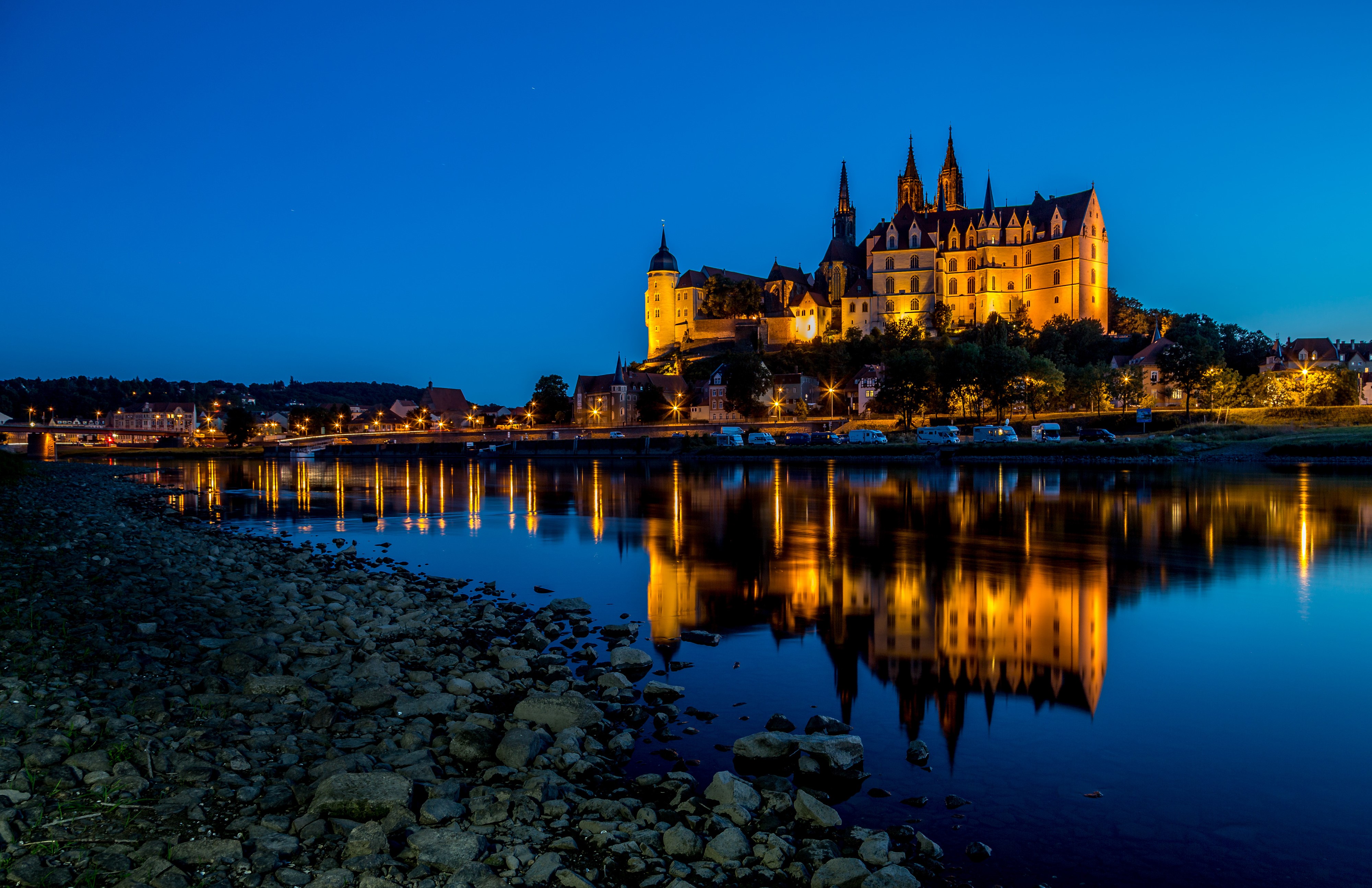 Albrechtsburg Castle reflected in river at dusk HD Wallpaper