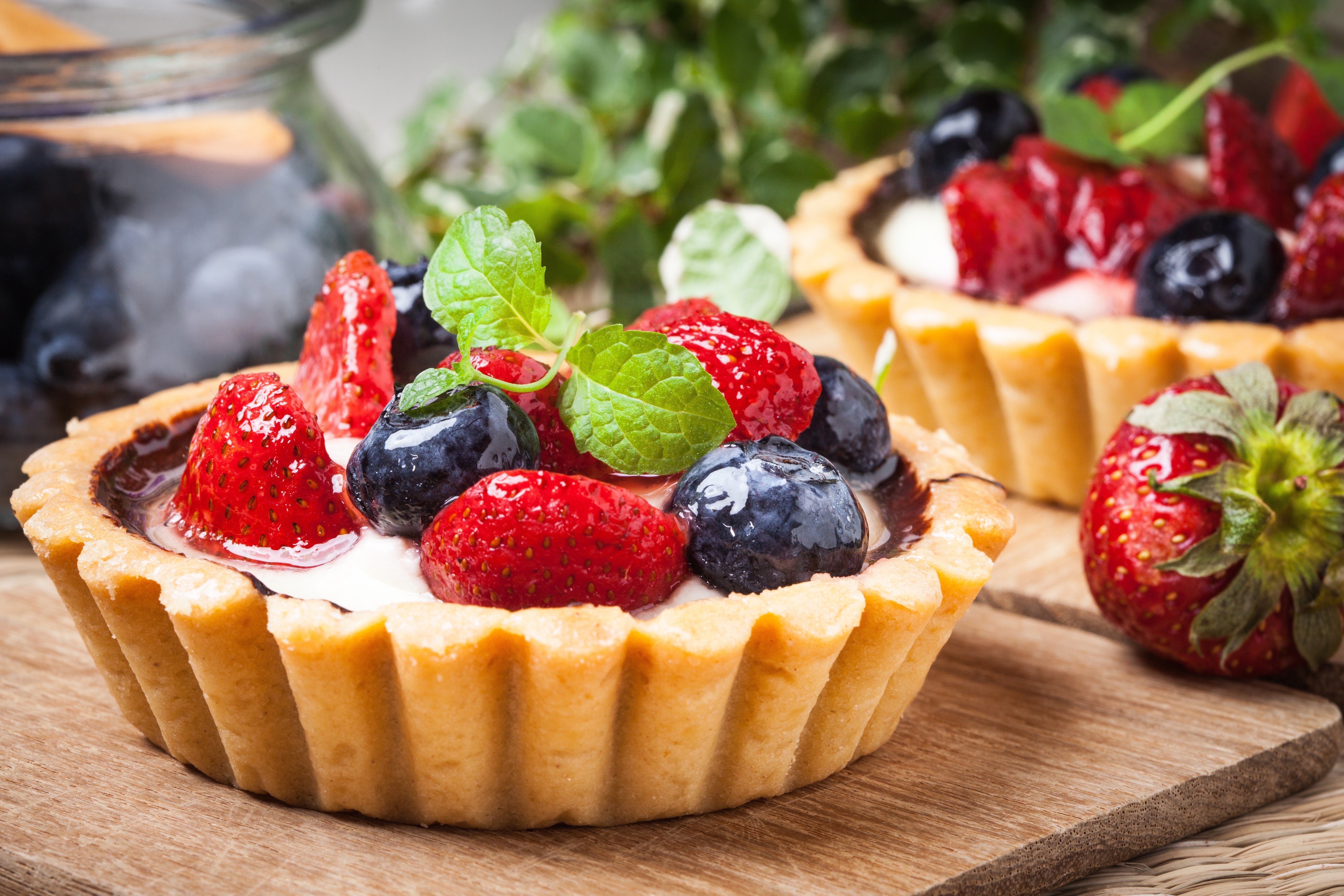 Berry Tarts with Mint HD Wallpaper