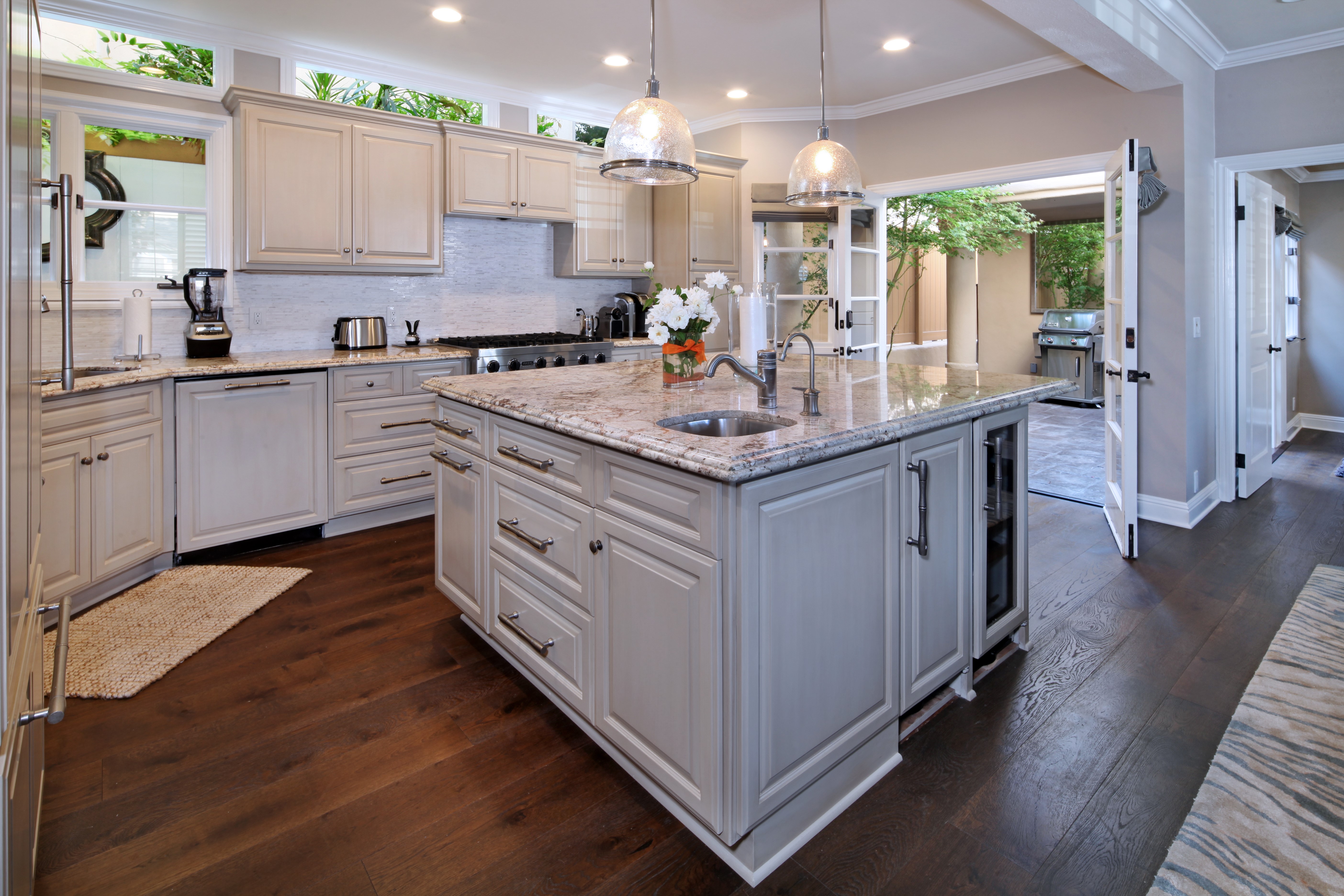 Kitchen with island and outdoor access HD Wallpaper