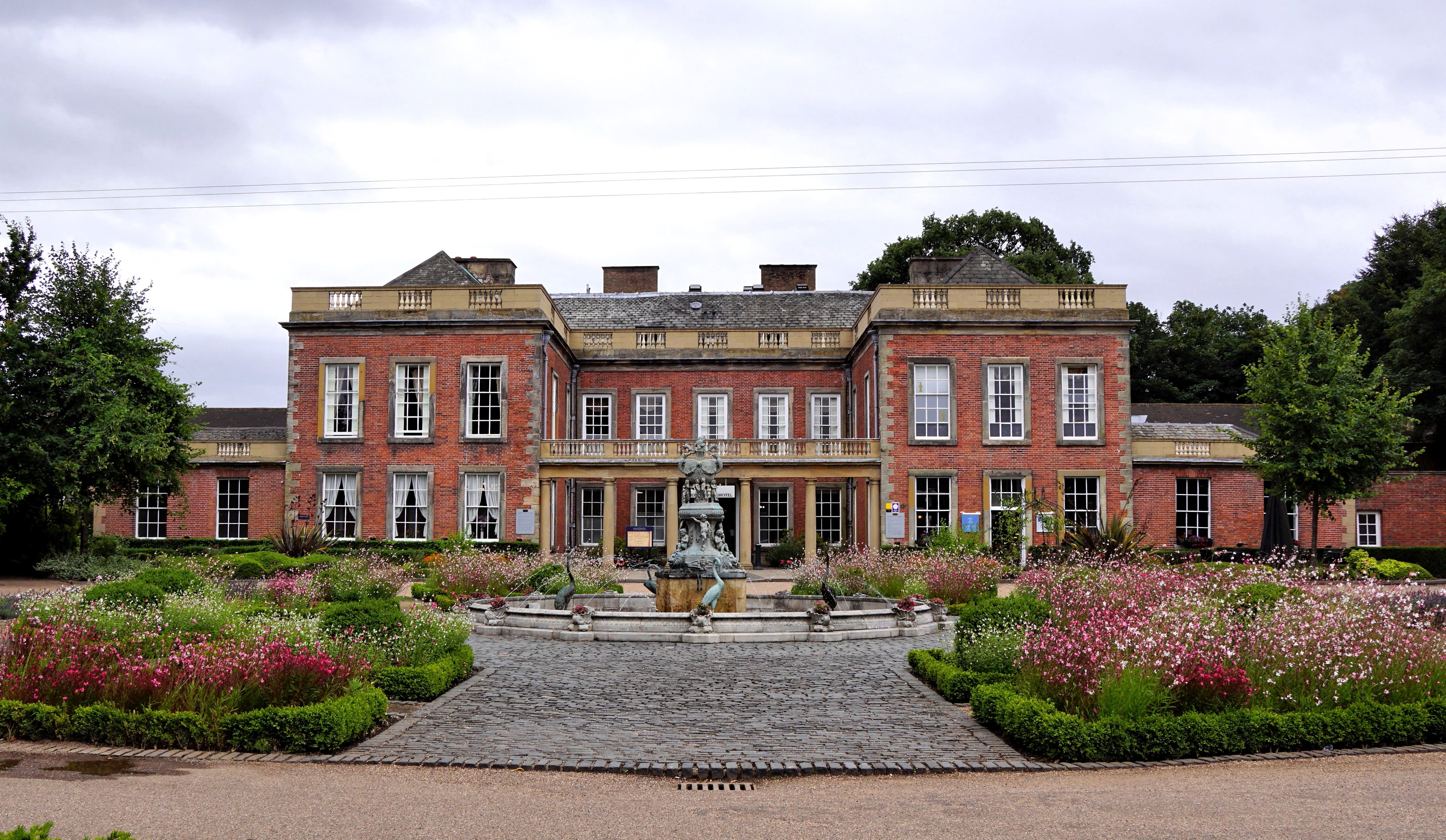 Colwick Hall Nottingham Mansion with Fountain and Gardens HD Wallpaper
