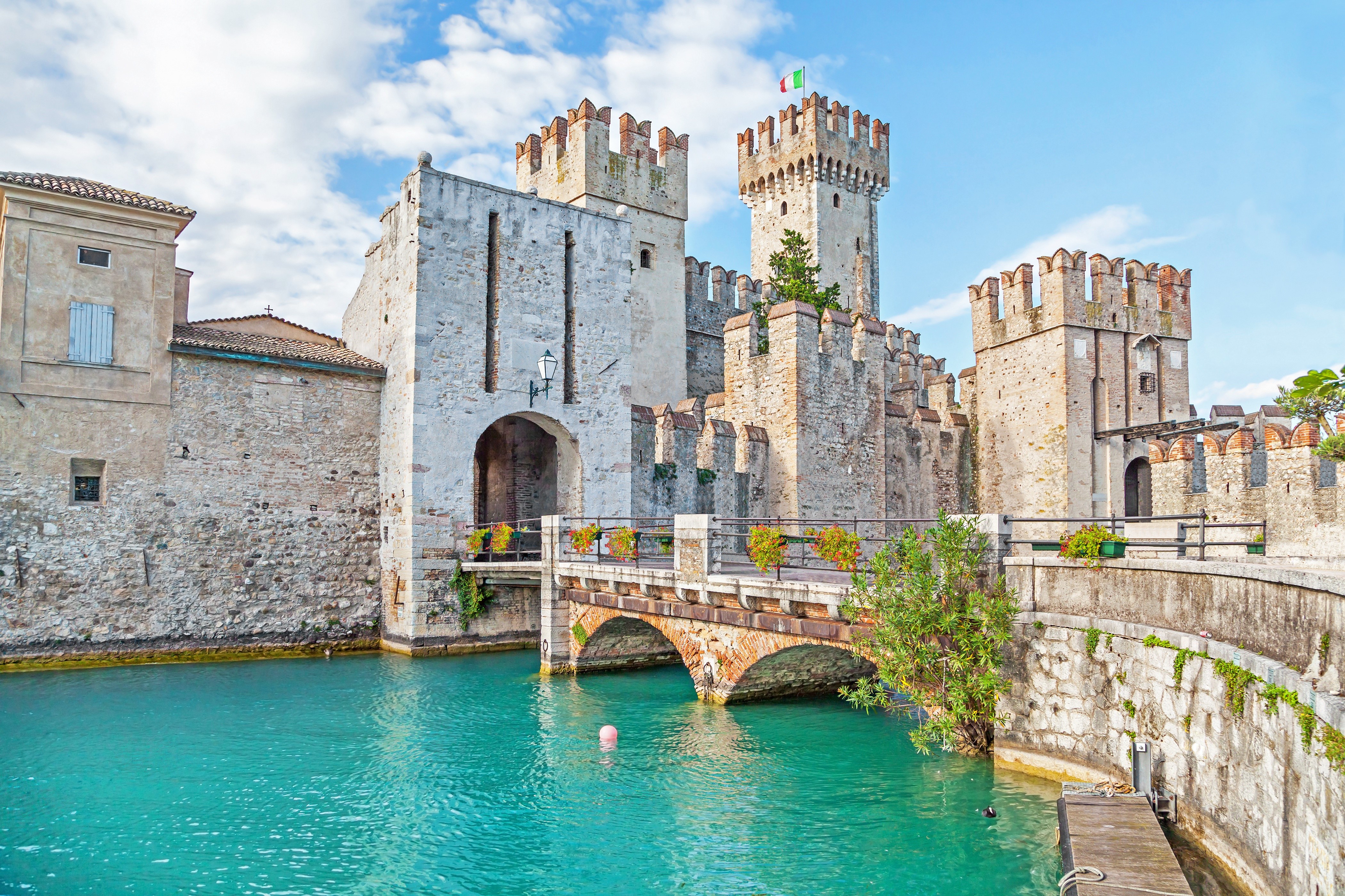 Scaliger Castle in Sirmione, Italy HD Wallpaper