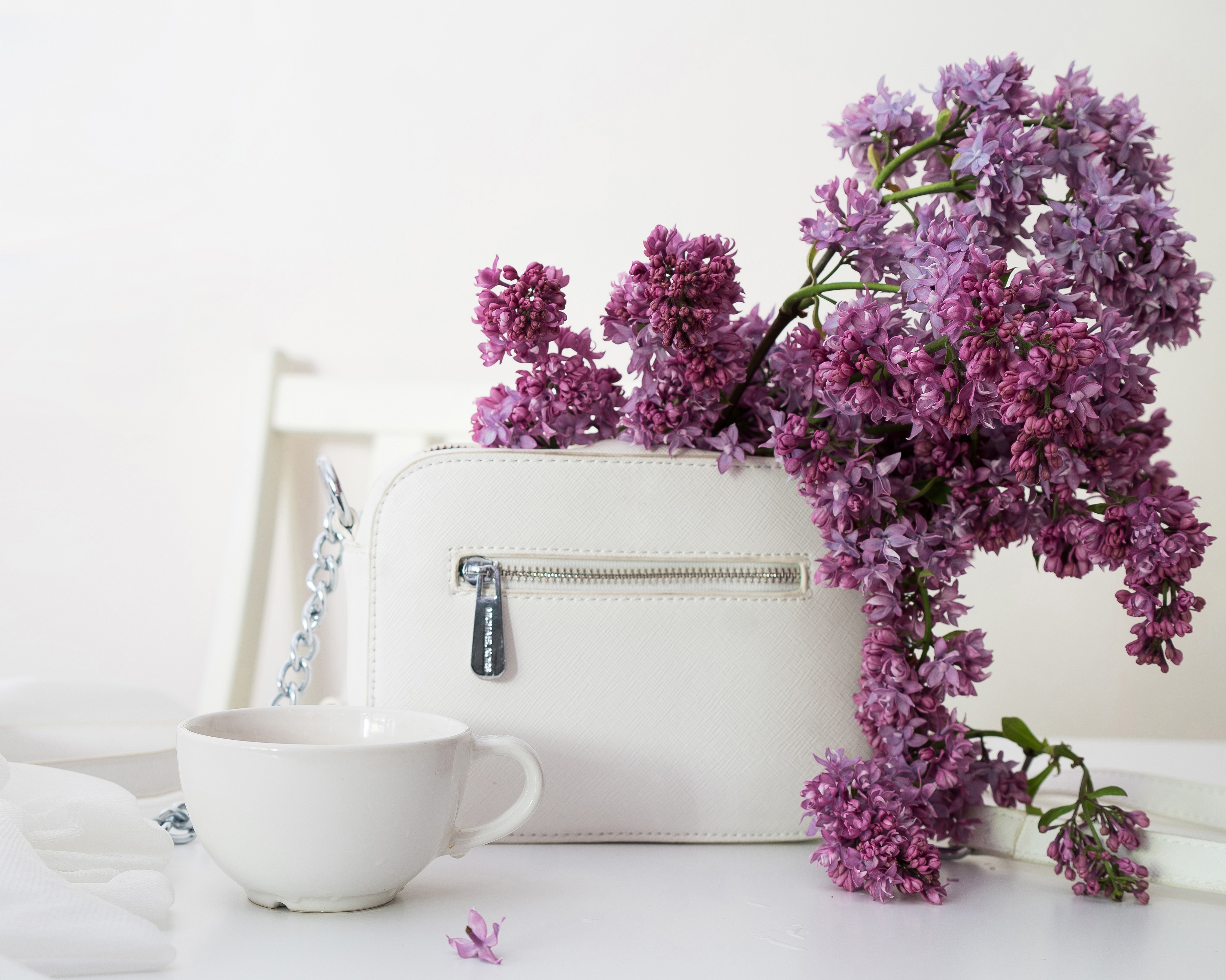 White handbag with lilac flowers and a cup HD Wallpaper