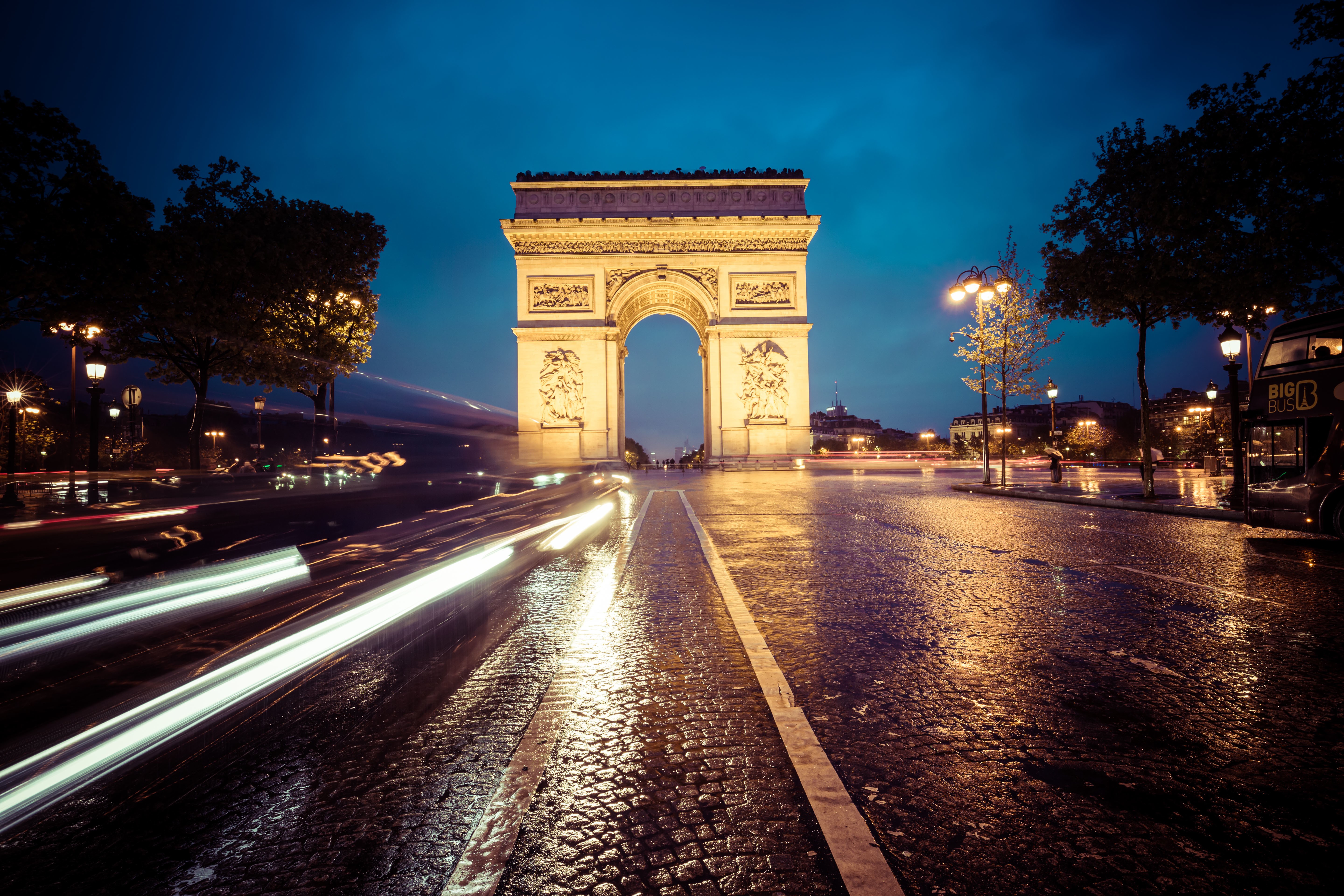 Arc de Triomphe at Night in Paris HD Wallpaper