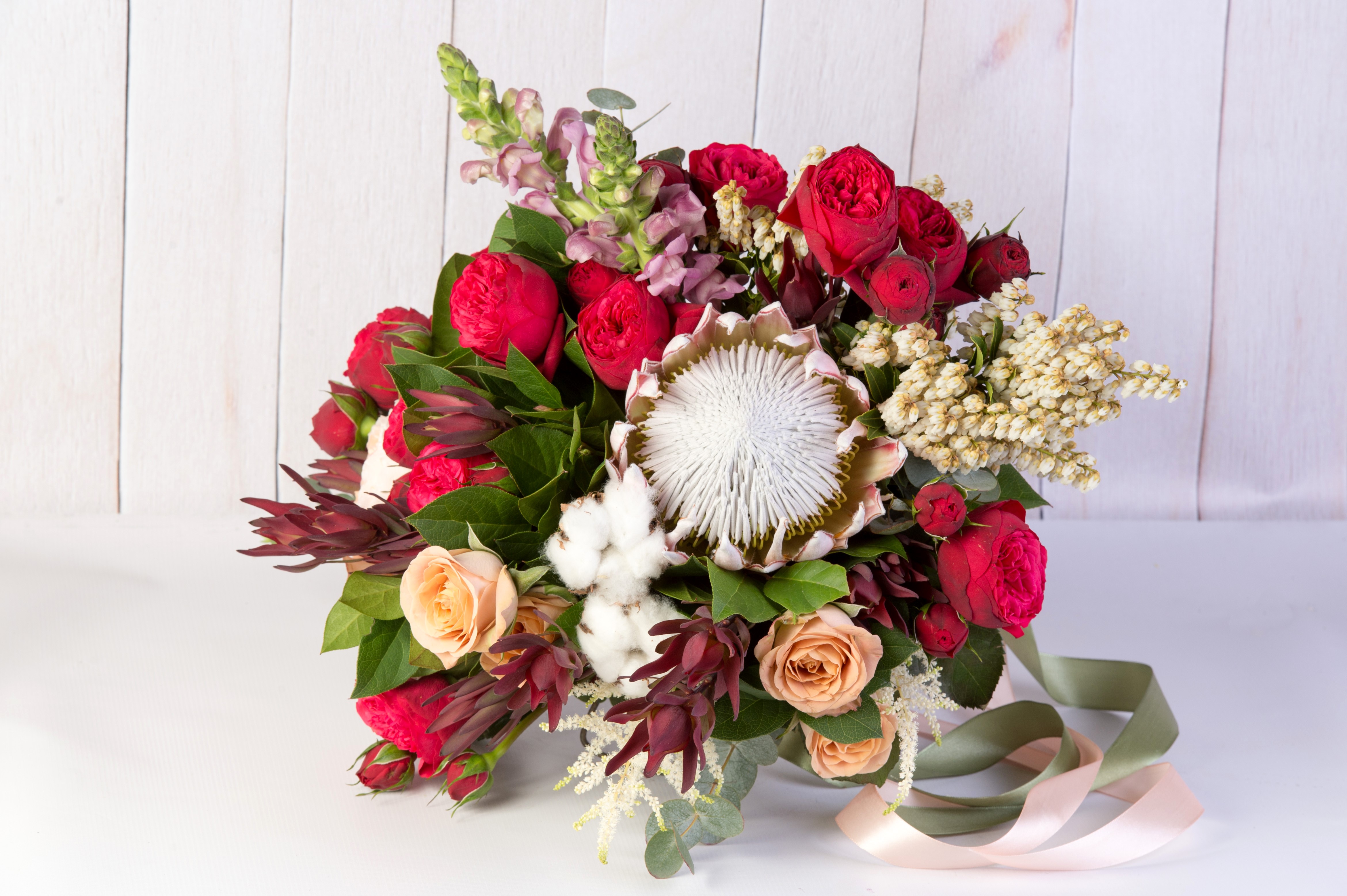 Bouquet of Roses and Protea HD Wallpaper